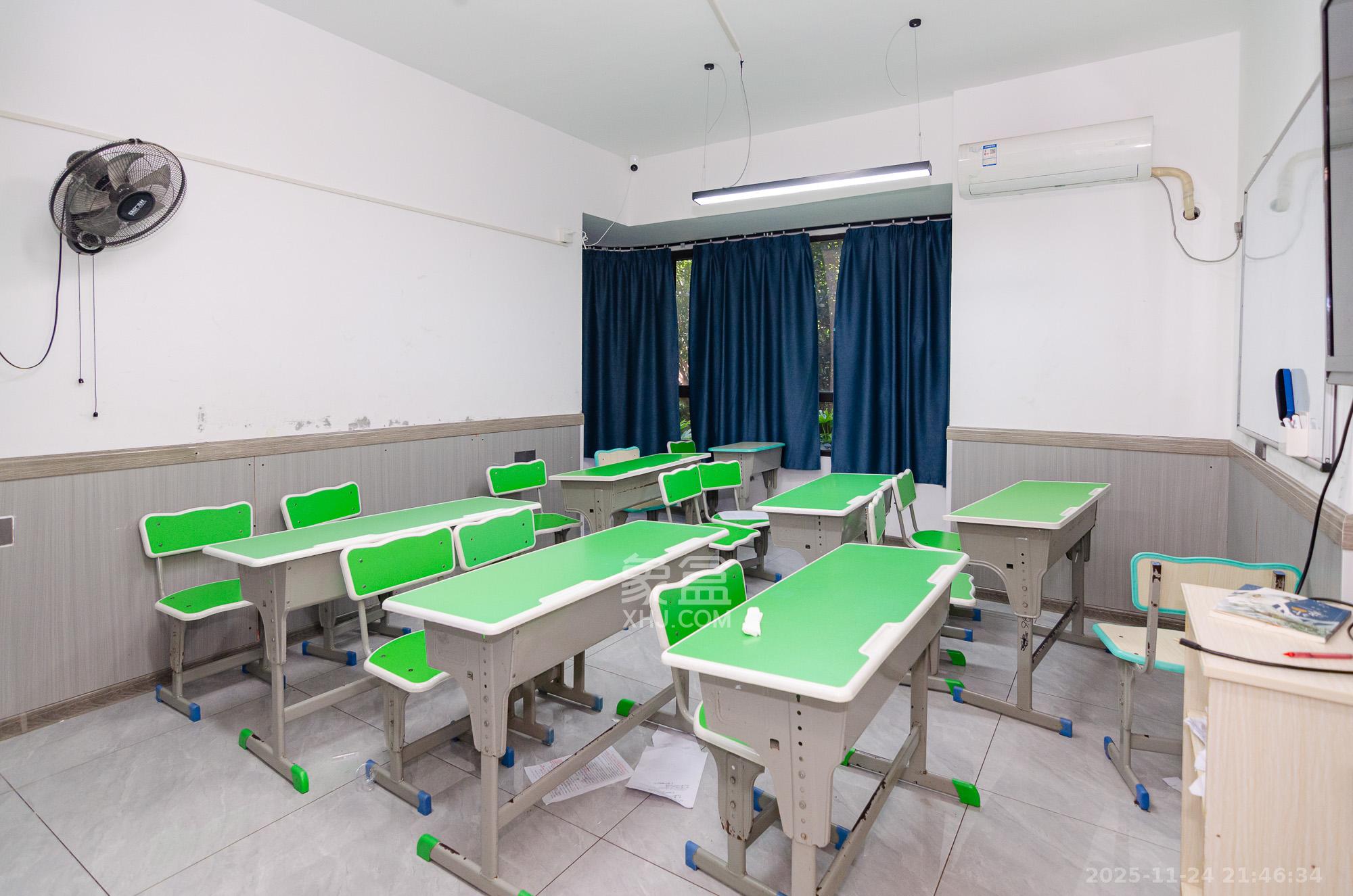 三润城（三润星城）  4室2厅2卫    100.0万卧室