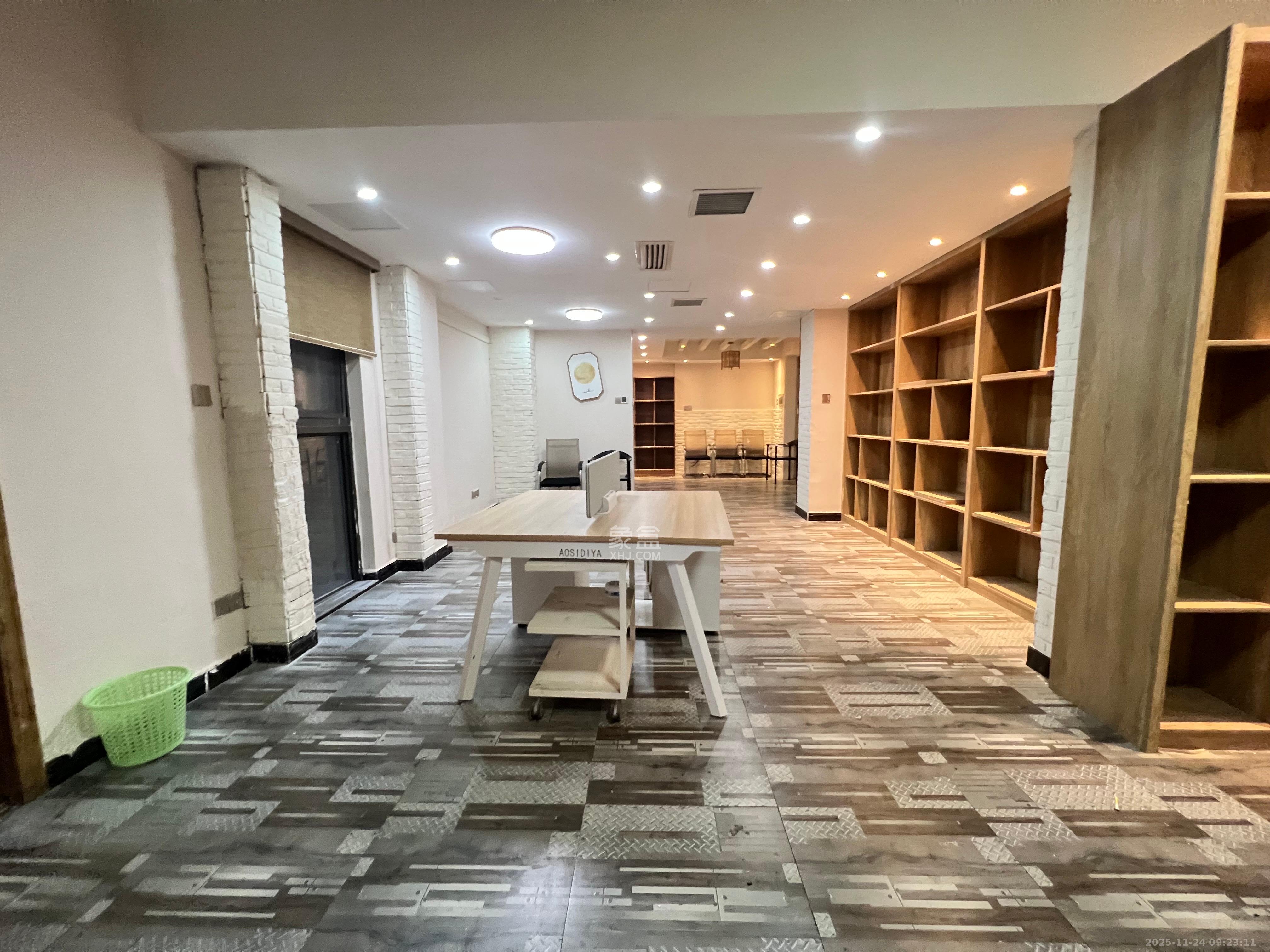 华晨国际公馆  5室2厅1卫    7500.0元/月室内图