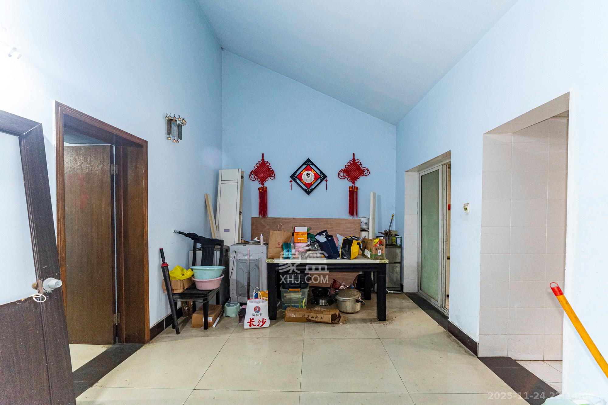 湘绣城  3室2厅1卫    35.0万客厅