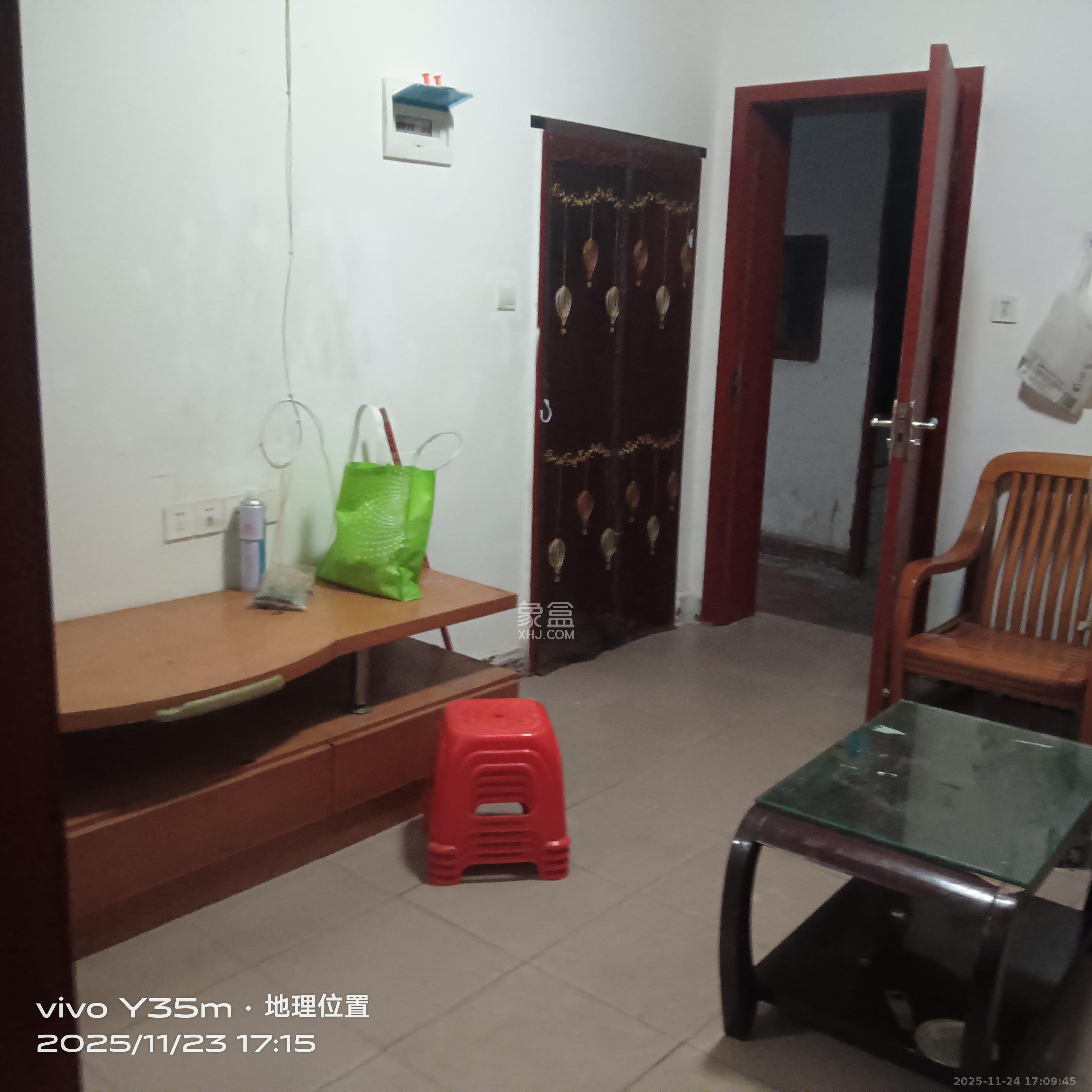 东风二村社区绸厂宿舍  3室1厅1卫    2000.0元/月