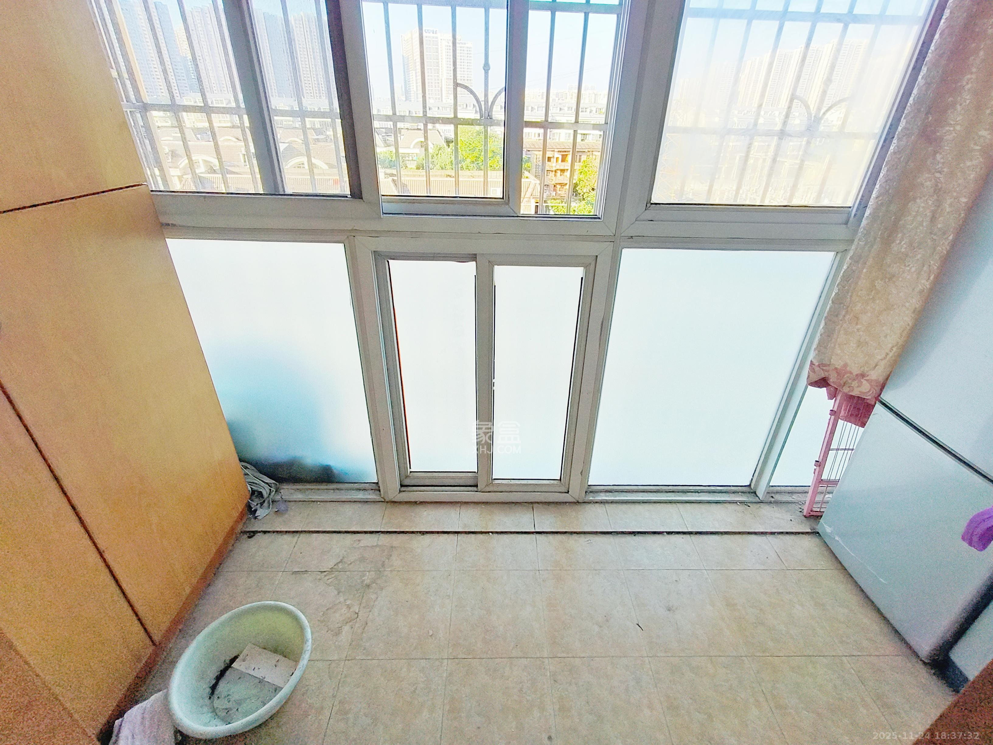 枫林美景  3室2厅1卫    2500.0元/月室内图