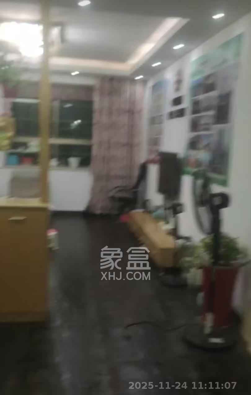 金桂小区一期  3室2厅2卫    2000.0元/月室内图