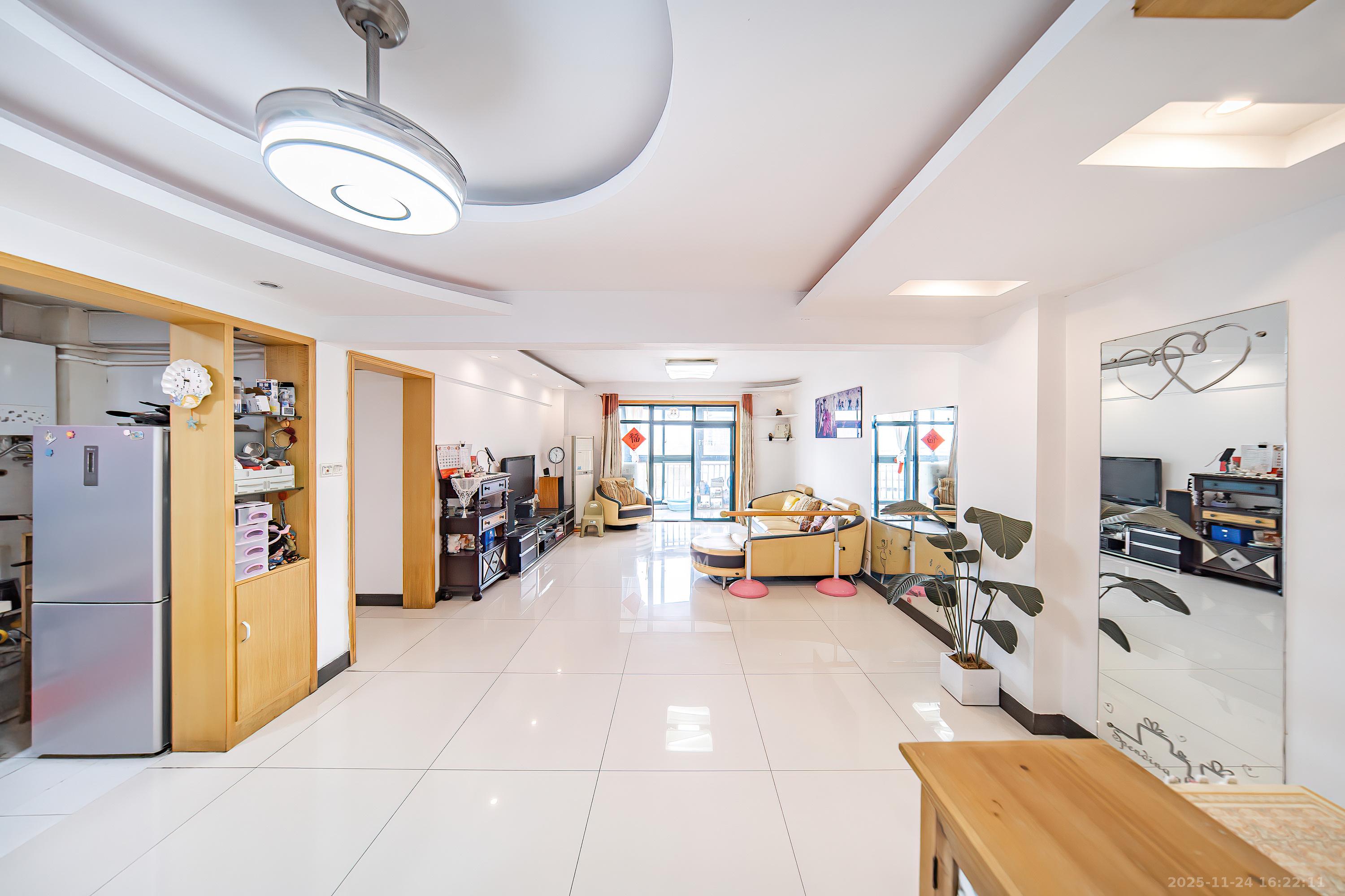 佳阳悦景馨都 3室2厅2卫 88.0万 佳阳悦景馨都 3室2厅2卫 88.0万客厅