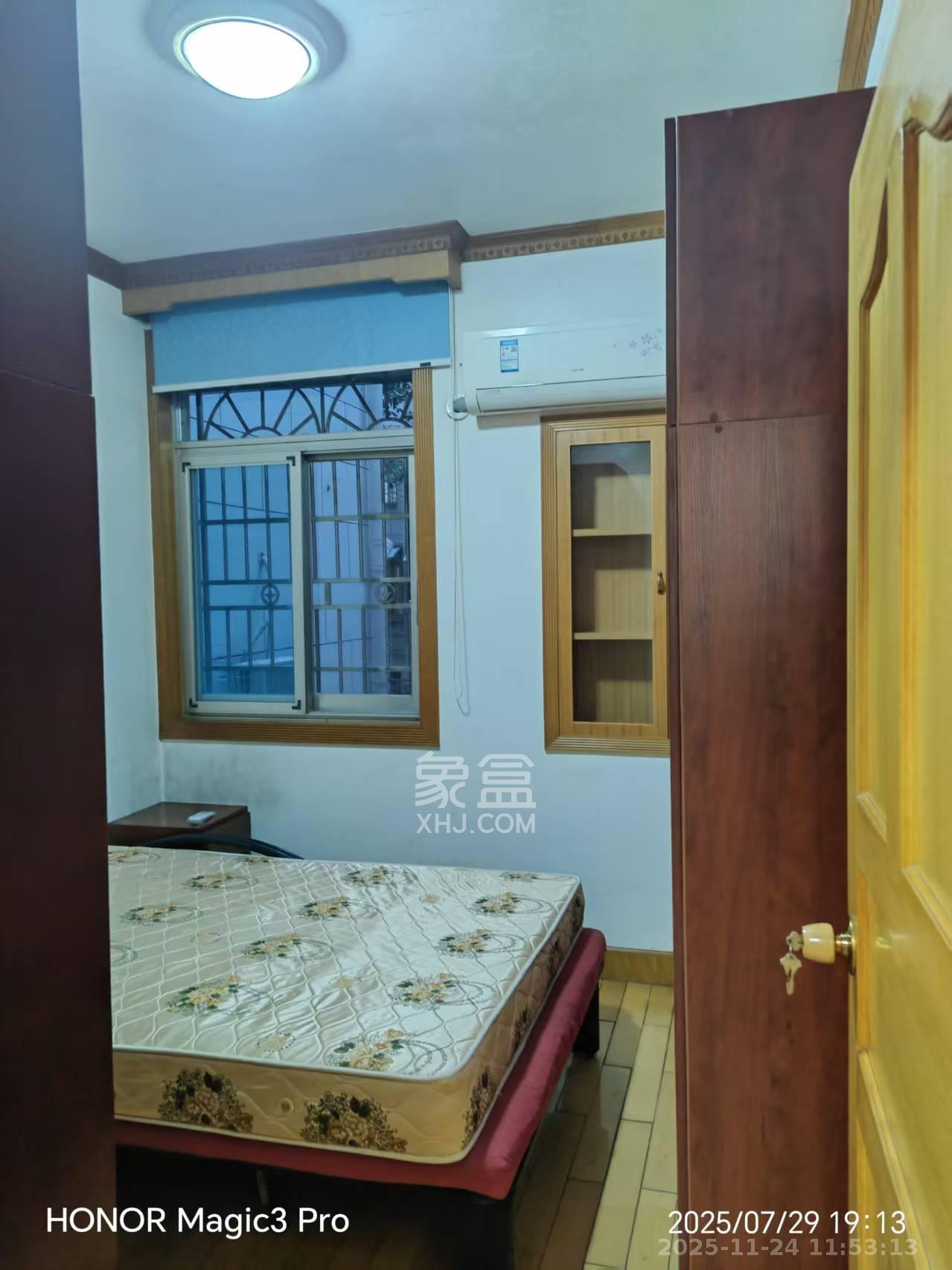 湘农桥社区  3室2厅2卫    2400.0元/月室内图1