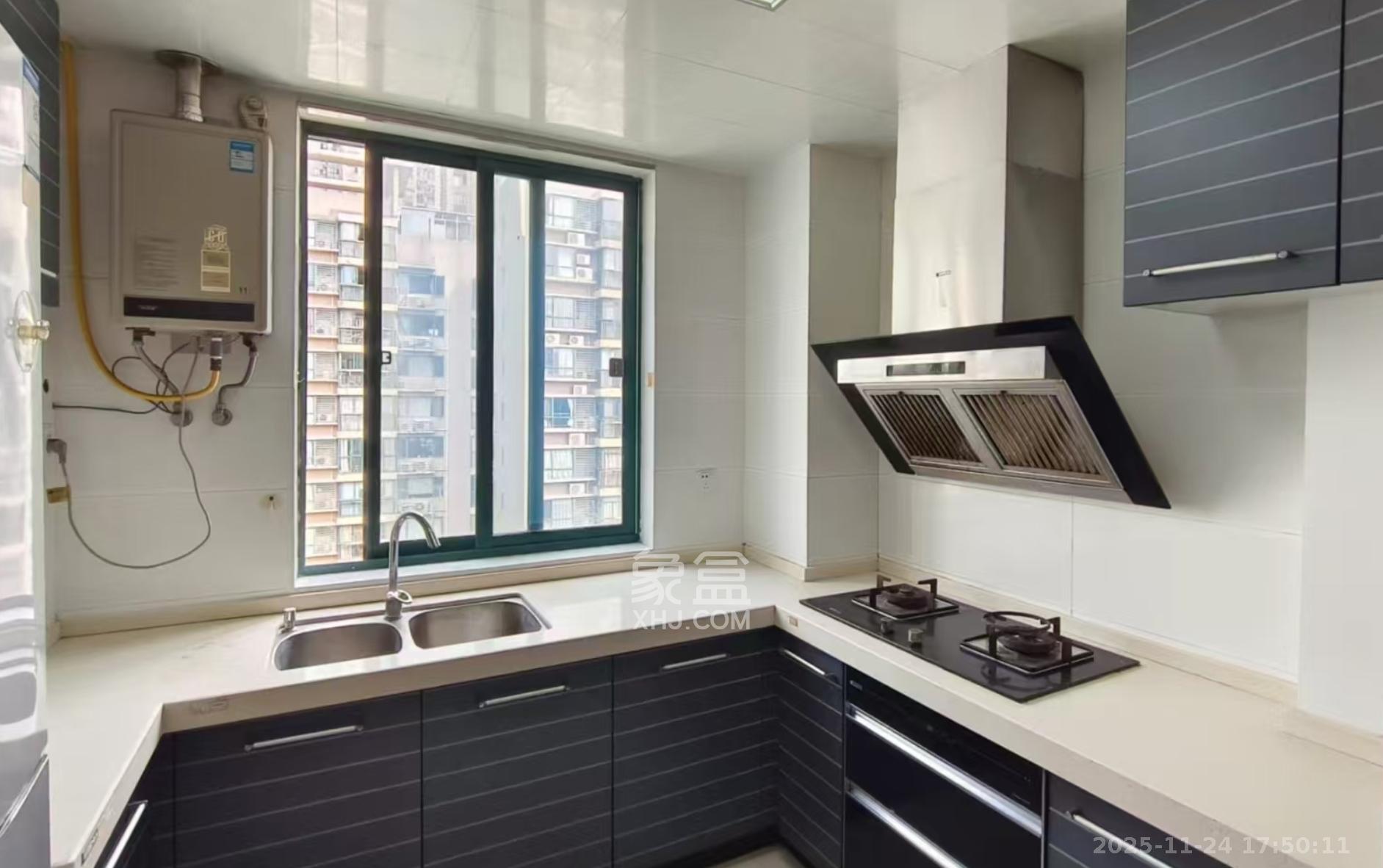 西湖丽景  3室2厅2卫    3200.0元/月室内图