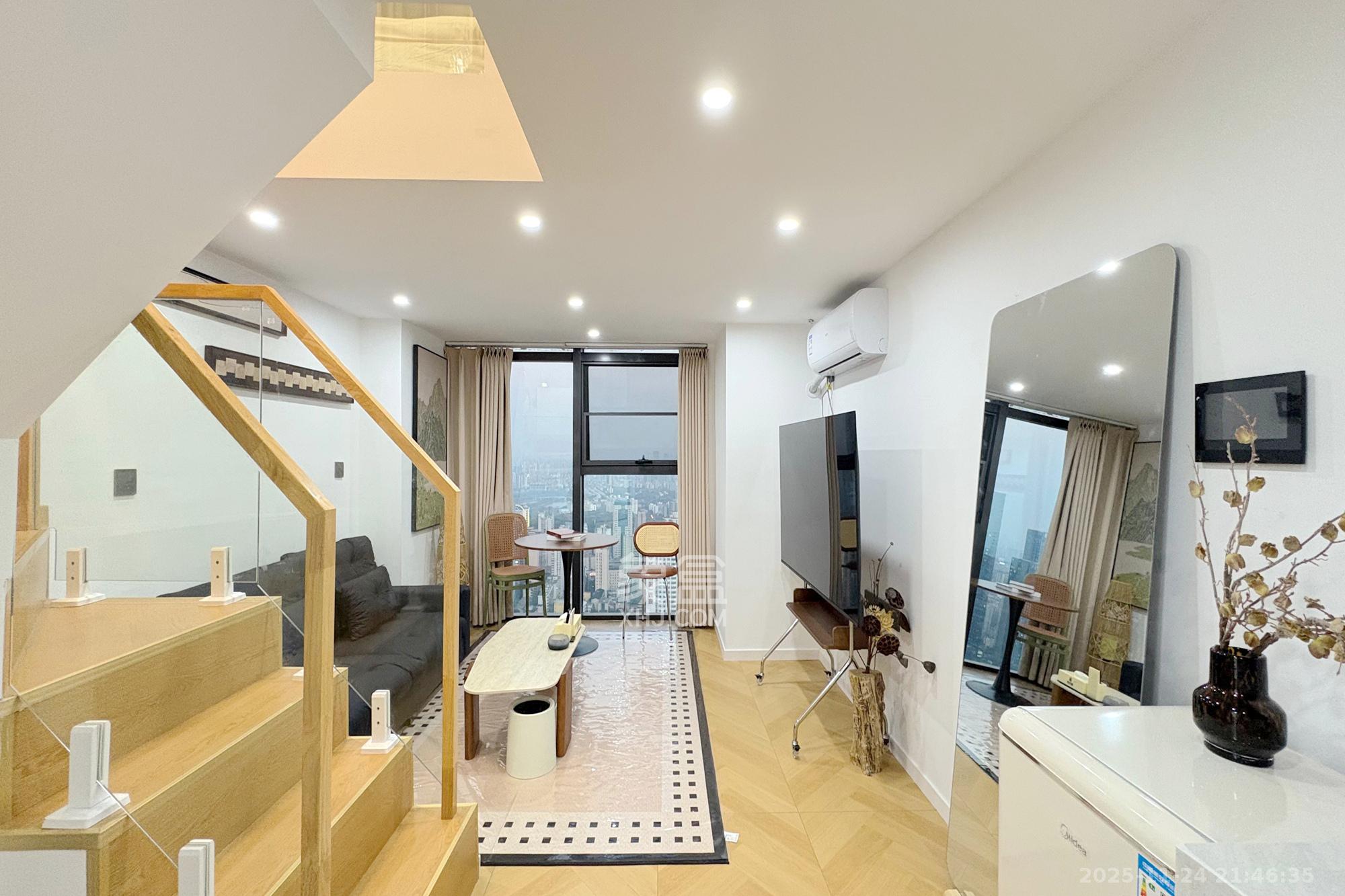 华润置地中心  2室1厅1卫    60.0万客厅