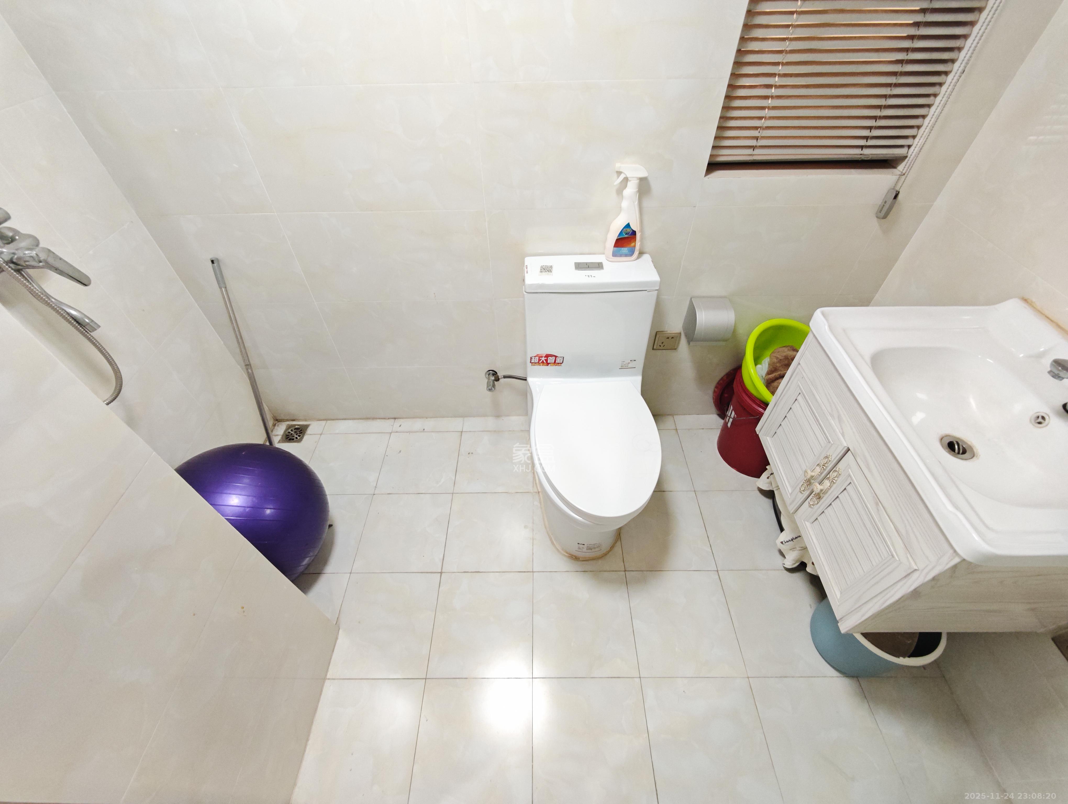 保利城(中航城国际社区、郡原美村) 4室2厅1卫 76.0万 保利城(中航城国际社区、郡原美村) 4室2厅1卫 76.0万卫生间