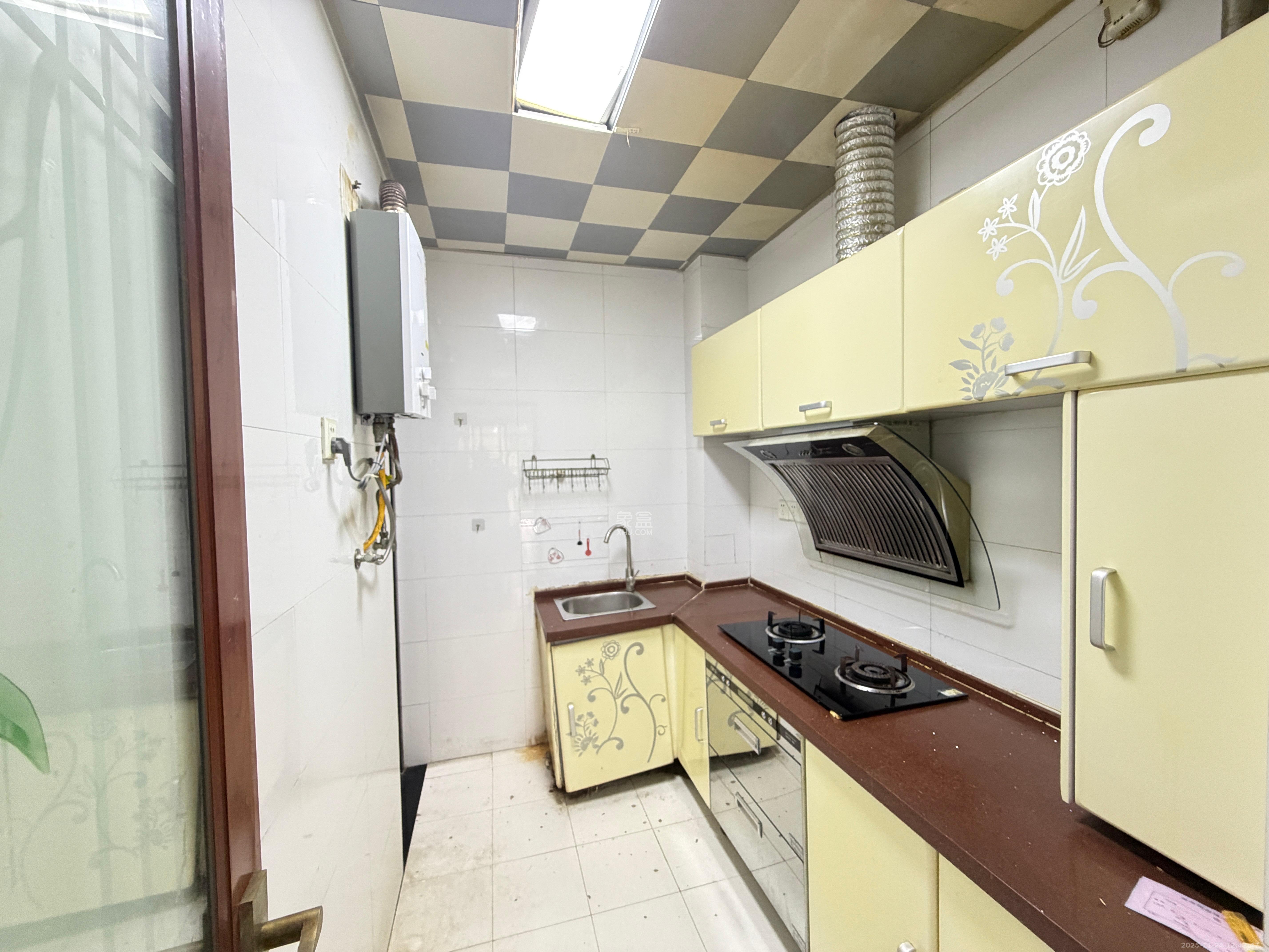 岳泰理想城 3室2厅1卫 2200.0元/月 岳泰理想城 3室2厅1卫 2200.0元/月室内图