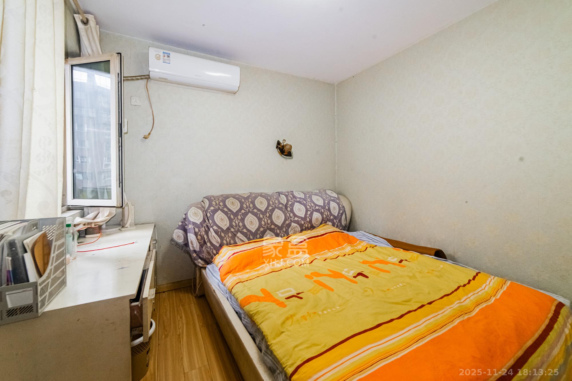 万国城(当代满庭春MOMA)二期 2室2厅1卫 62.8万 万国城(当代满庭春MOMA)二期 2室2厅1卫 62.8万卧室