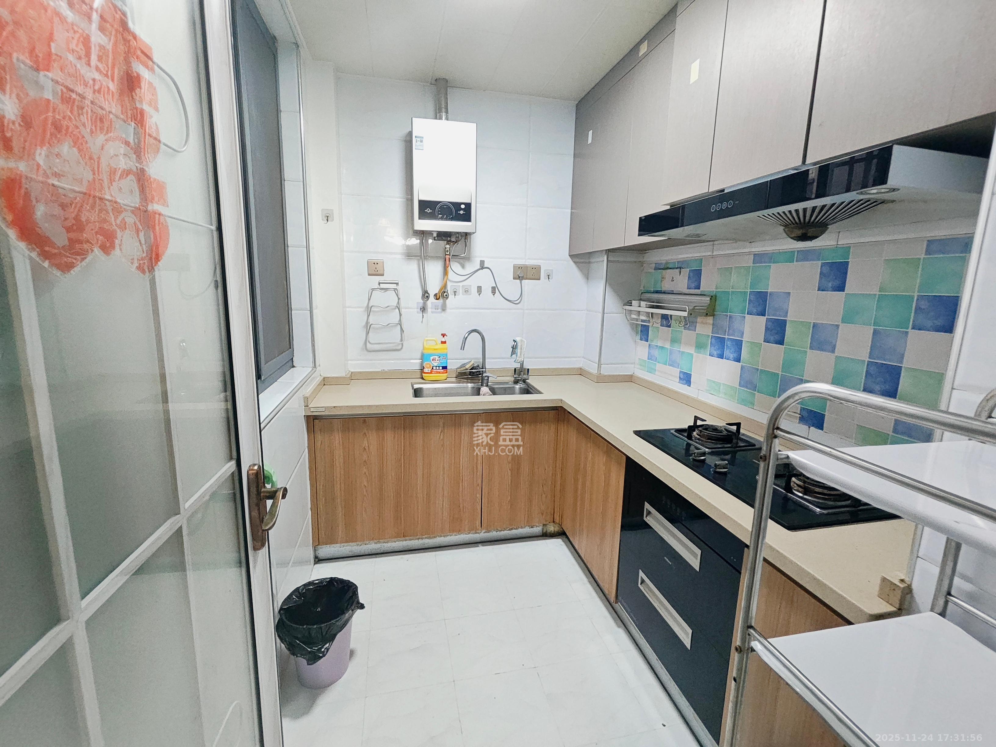 金科东方大院五期  3室2厅2卫    2500.0元/月室内图