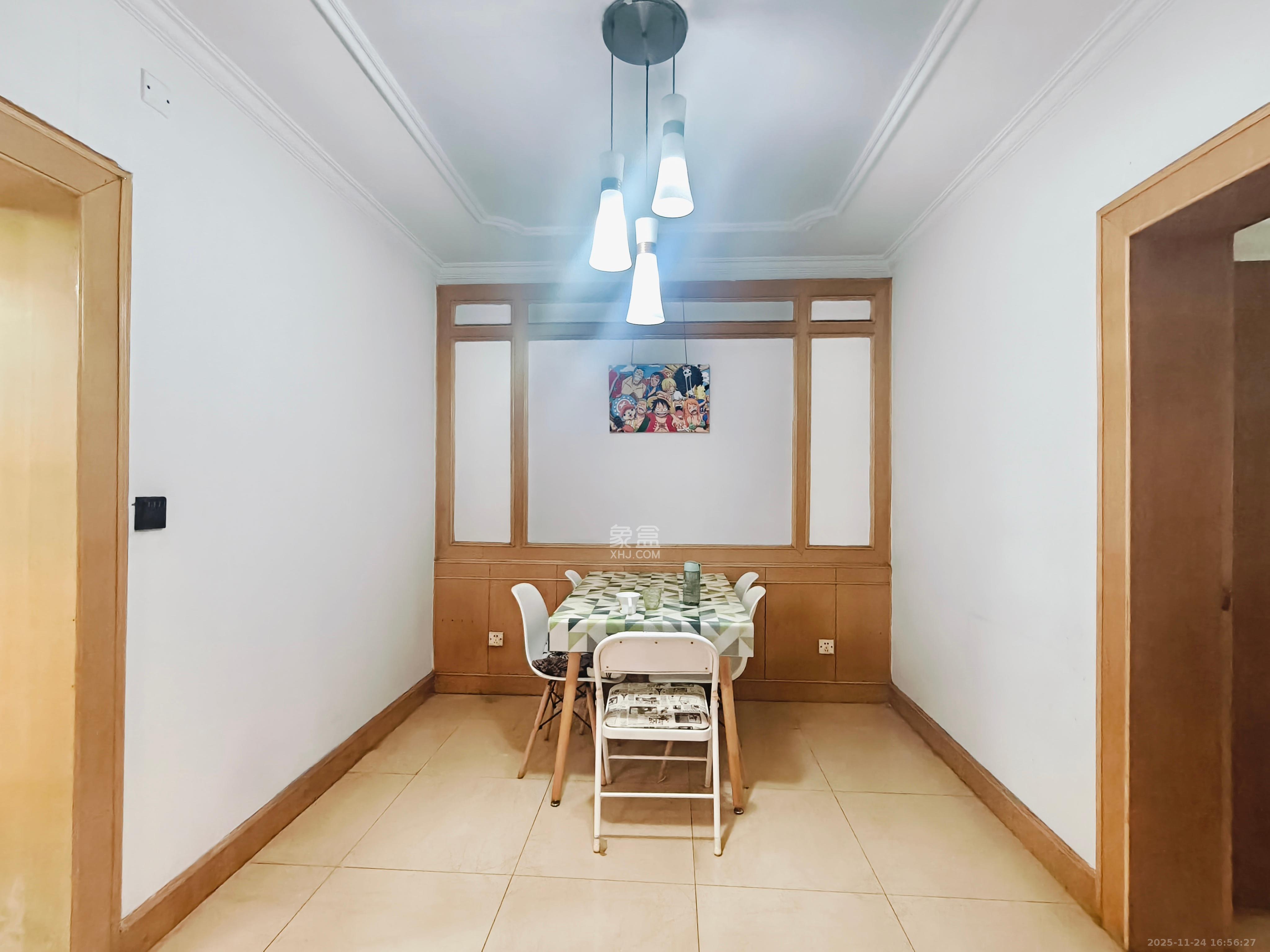 德雅精品公寓  3室2厅1卫    2500.0元/月室内图