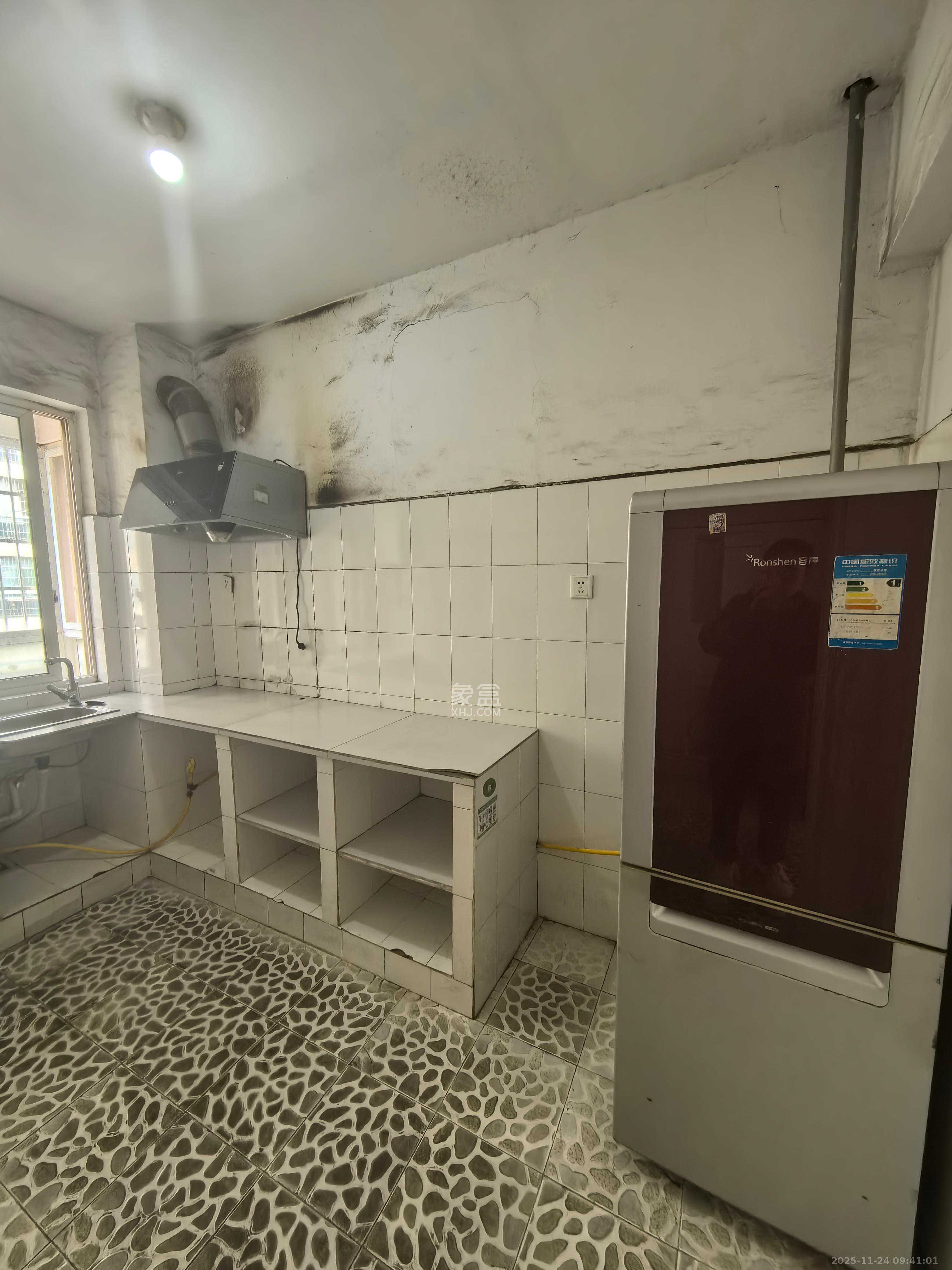 泰禹家园(彩云之翼家园一期、二期、三期) 3室2厅2卫 1800.0元/月 泰禹家园(彩云之翼家园一期、二期、三期) 3室2厅2卫 1800.0元/月室内图