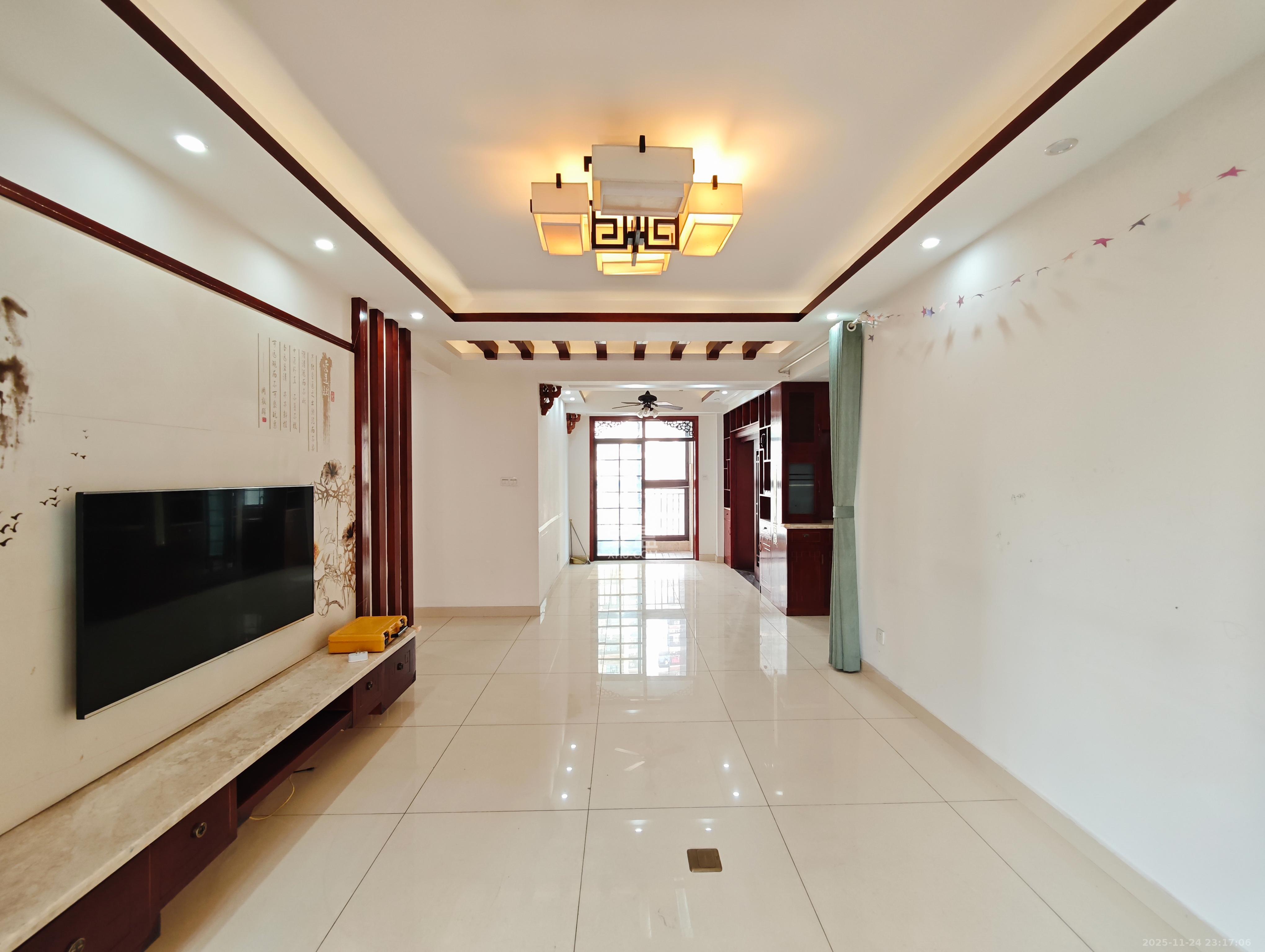 宏聚地中海 3室2厅2卫 86.0万 宏聚地中海 3室2厅2卫 86.0万客厅