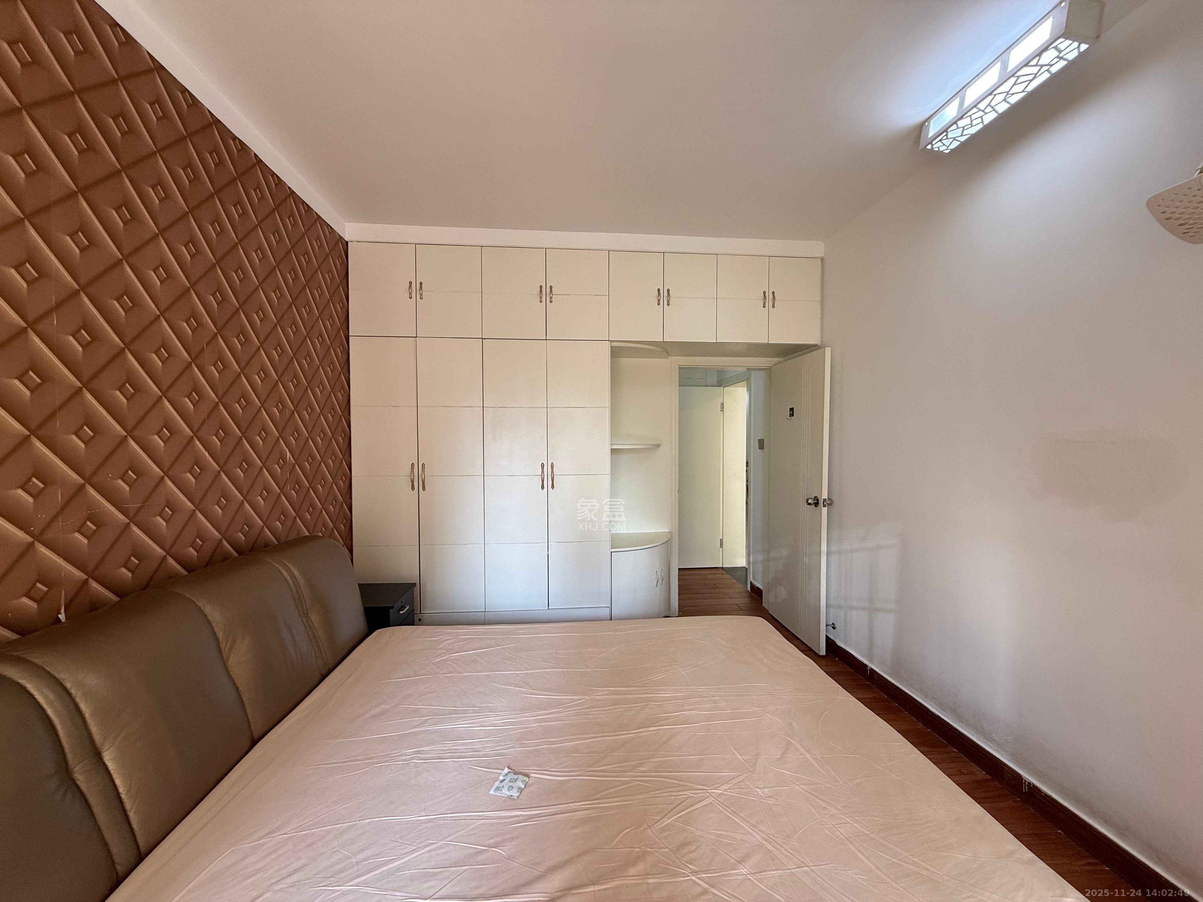 明珠苑 3室2厅2卫 2600.0元/月 明珠苑 3室2厅2卫 2600.0元/月室内图