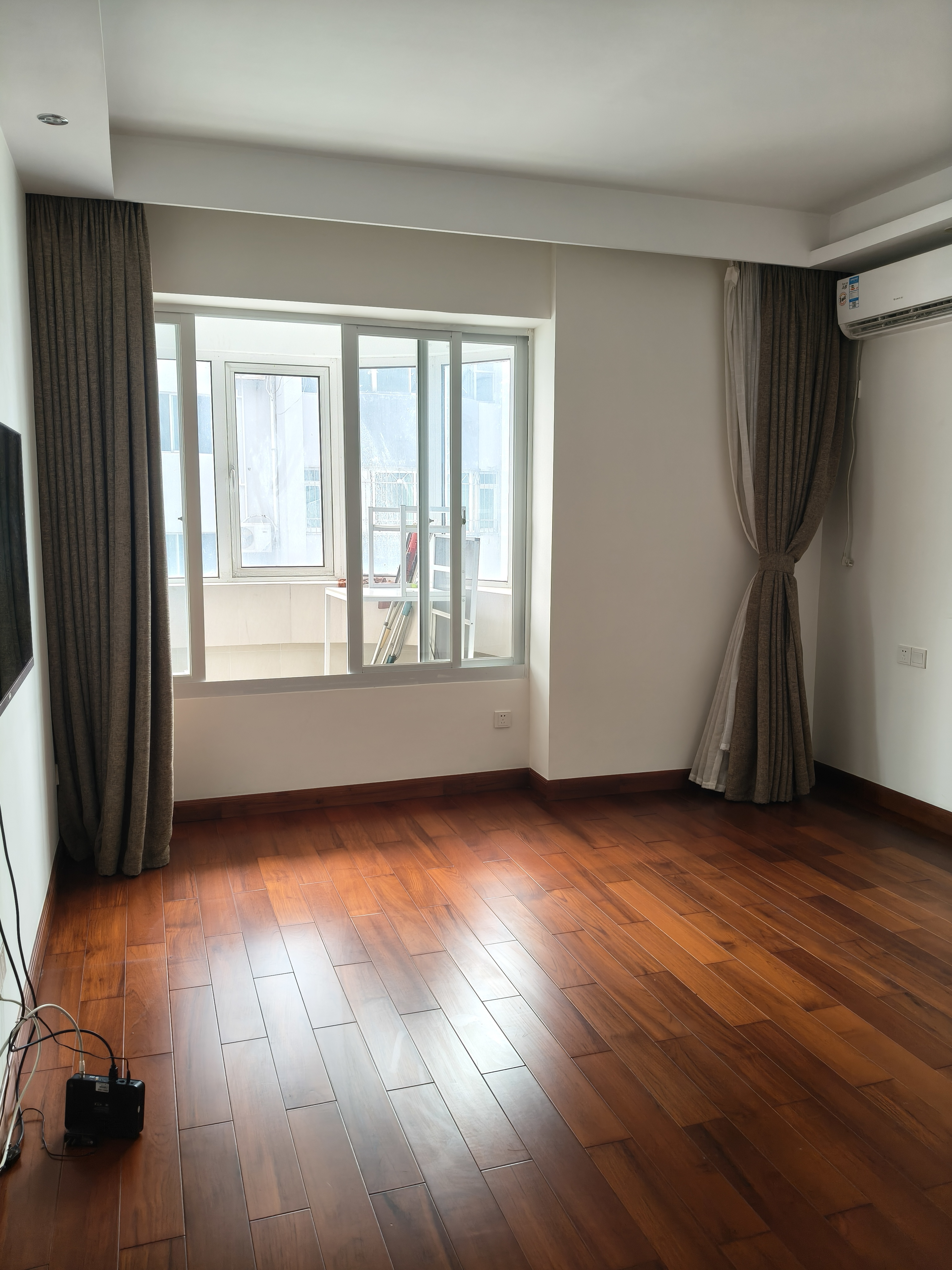 龙珠新城 3室2厅2卫 150.0万 龙珠新城 3室2厅2卫 150.0万客厅