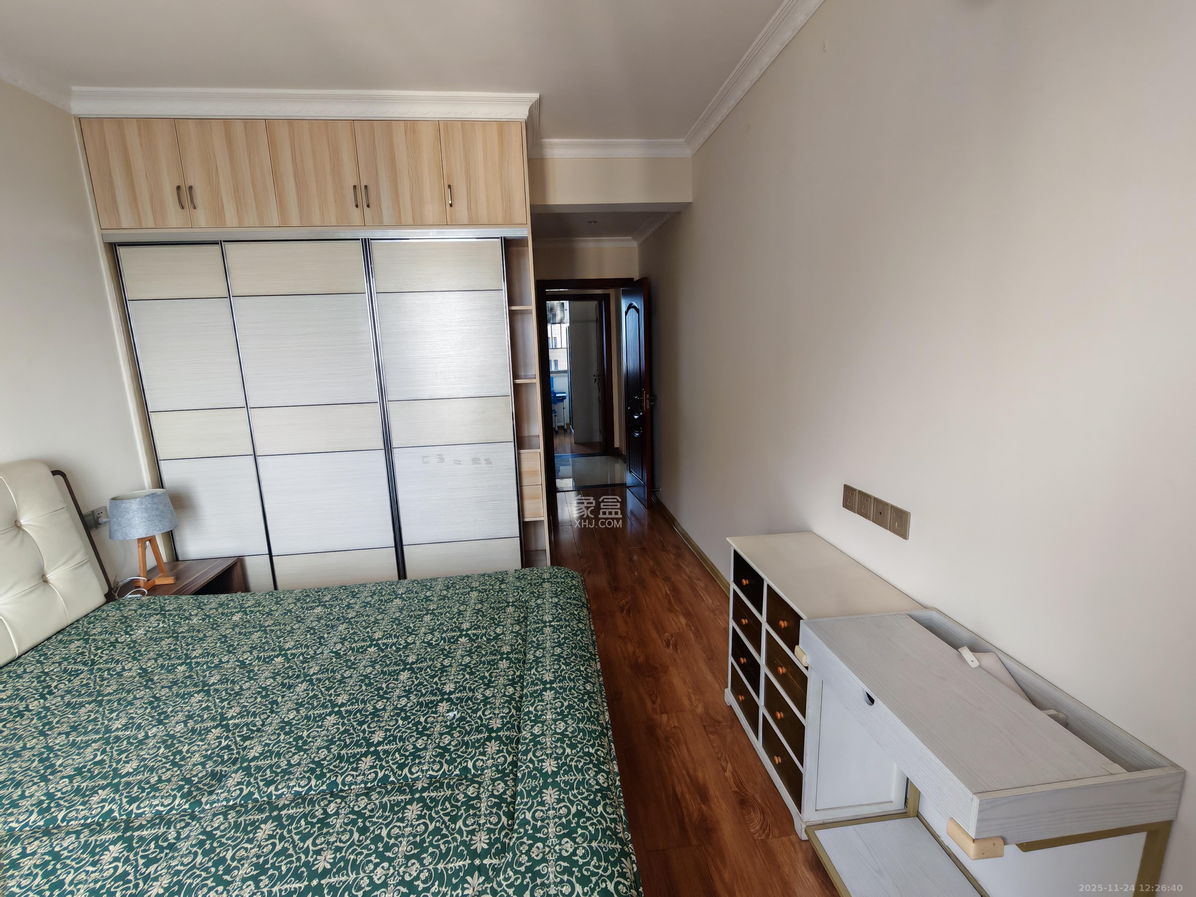 金地三千府（金地湖山樾、金地自在城）  3室2厅2卫    1800.0元/月室内图