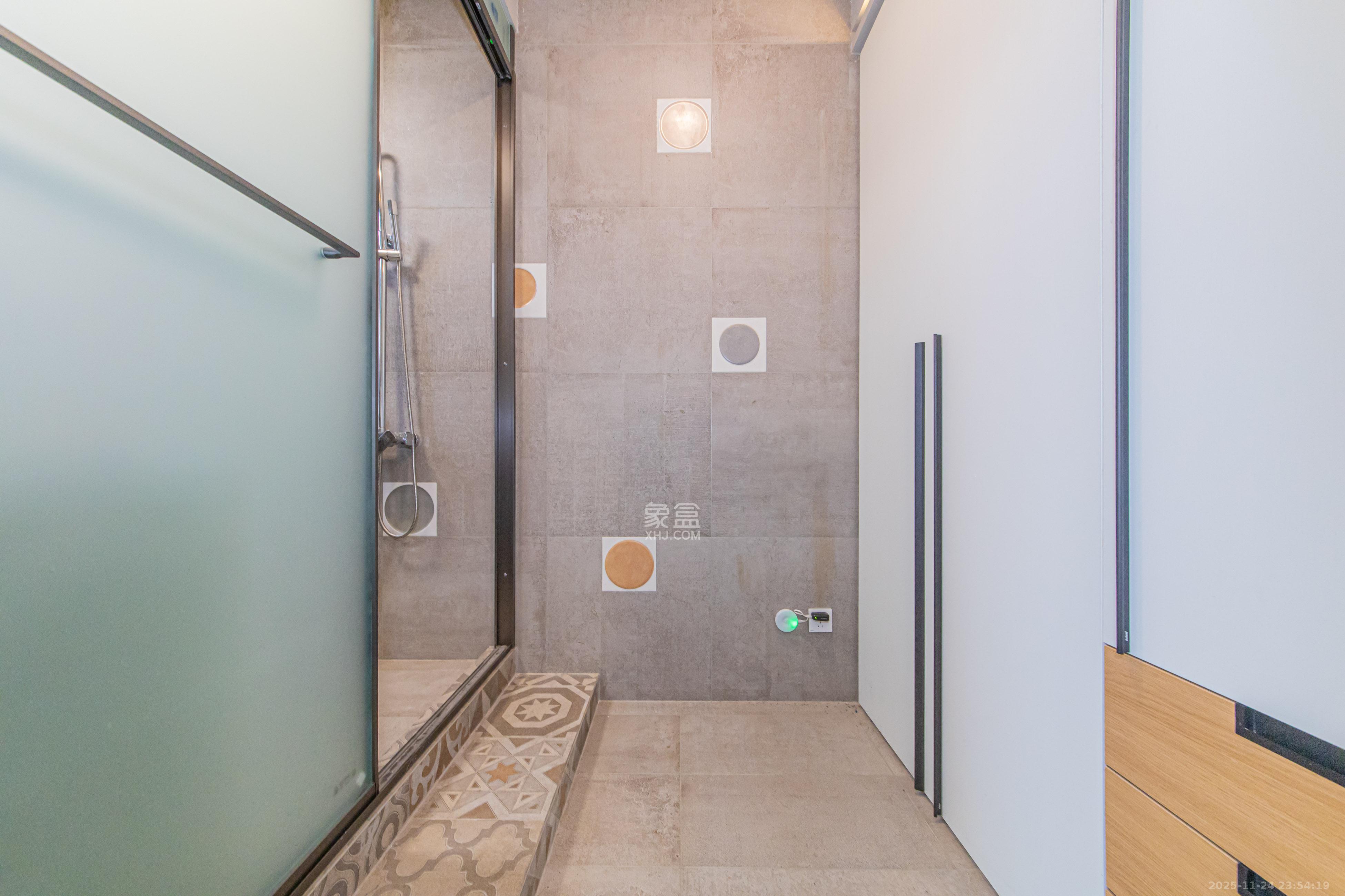 中建芙蓉和苑 6室2厅4卫 468.0万 中建芙蓉和苑 6室2厅4卫 468.0万卫生间