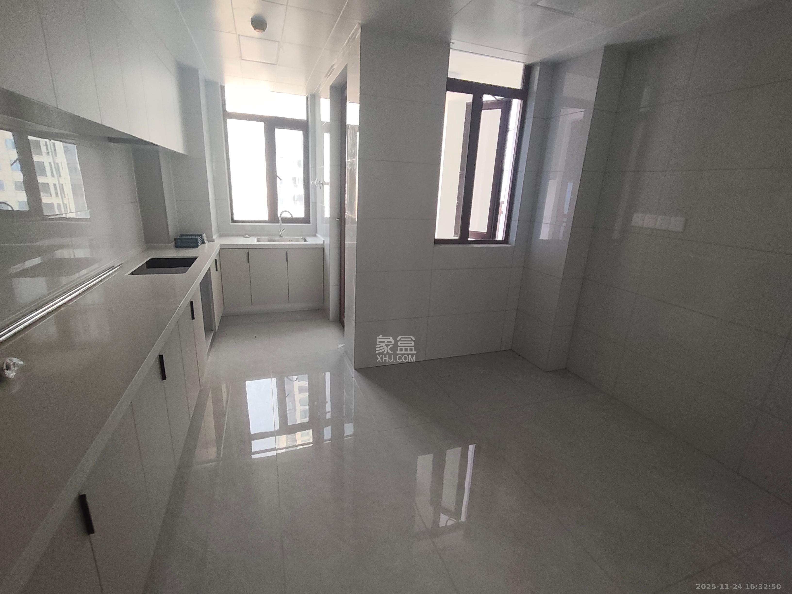 富兴时代御城  4室2厅2卫    7800.0元/月室内图