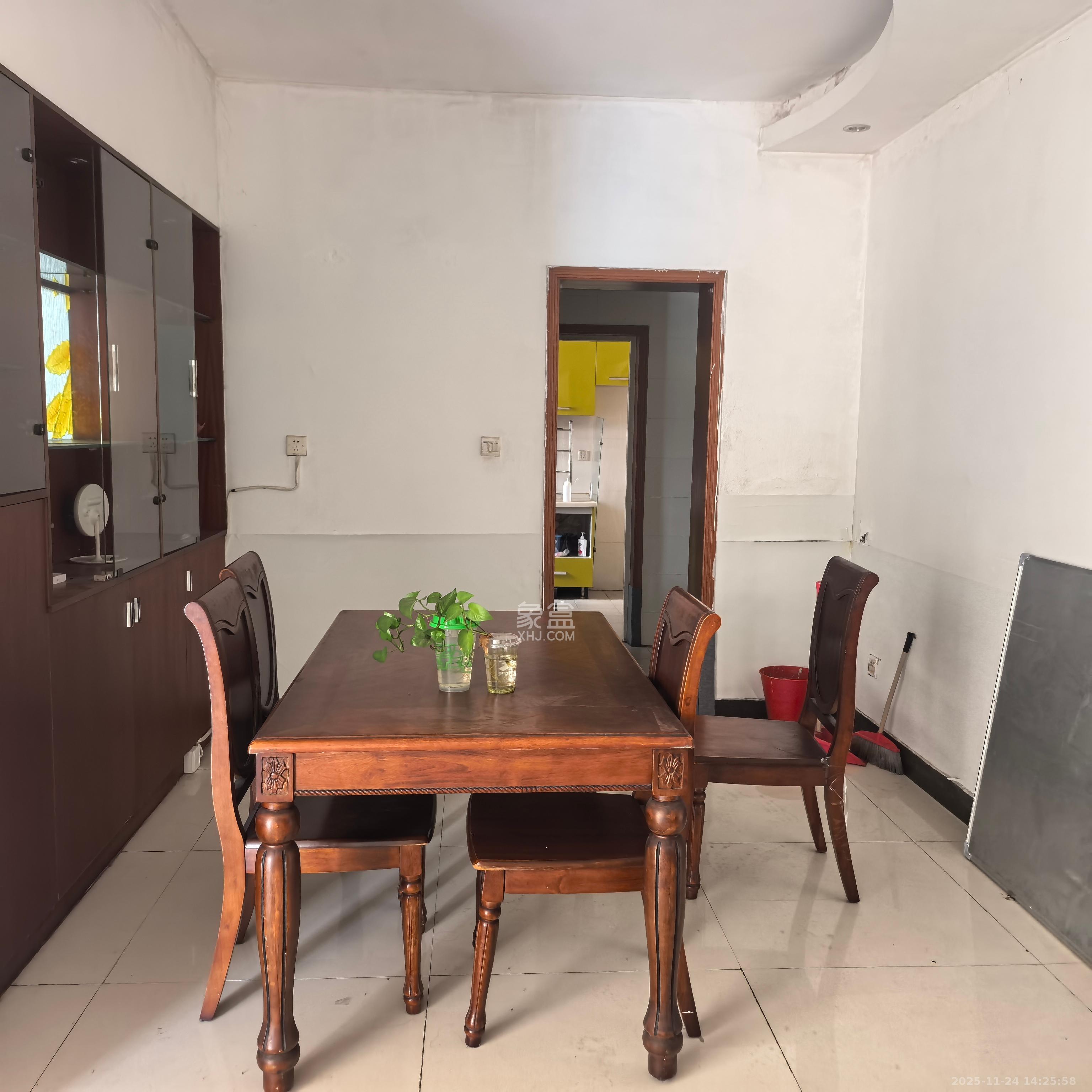 嘉盛奥美城 4室2厅1卫 3700.0元/月 嘉盛奥美城 4室2厅1卫 3700.0元/月室内图