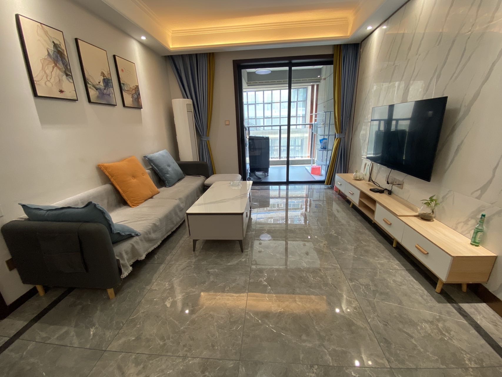 天街华府（海南新天地）  3室2厅1卫    3300.0元/月