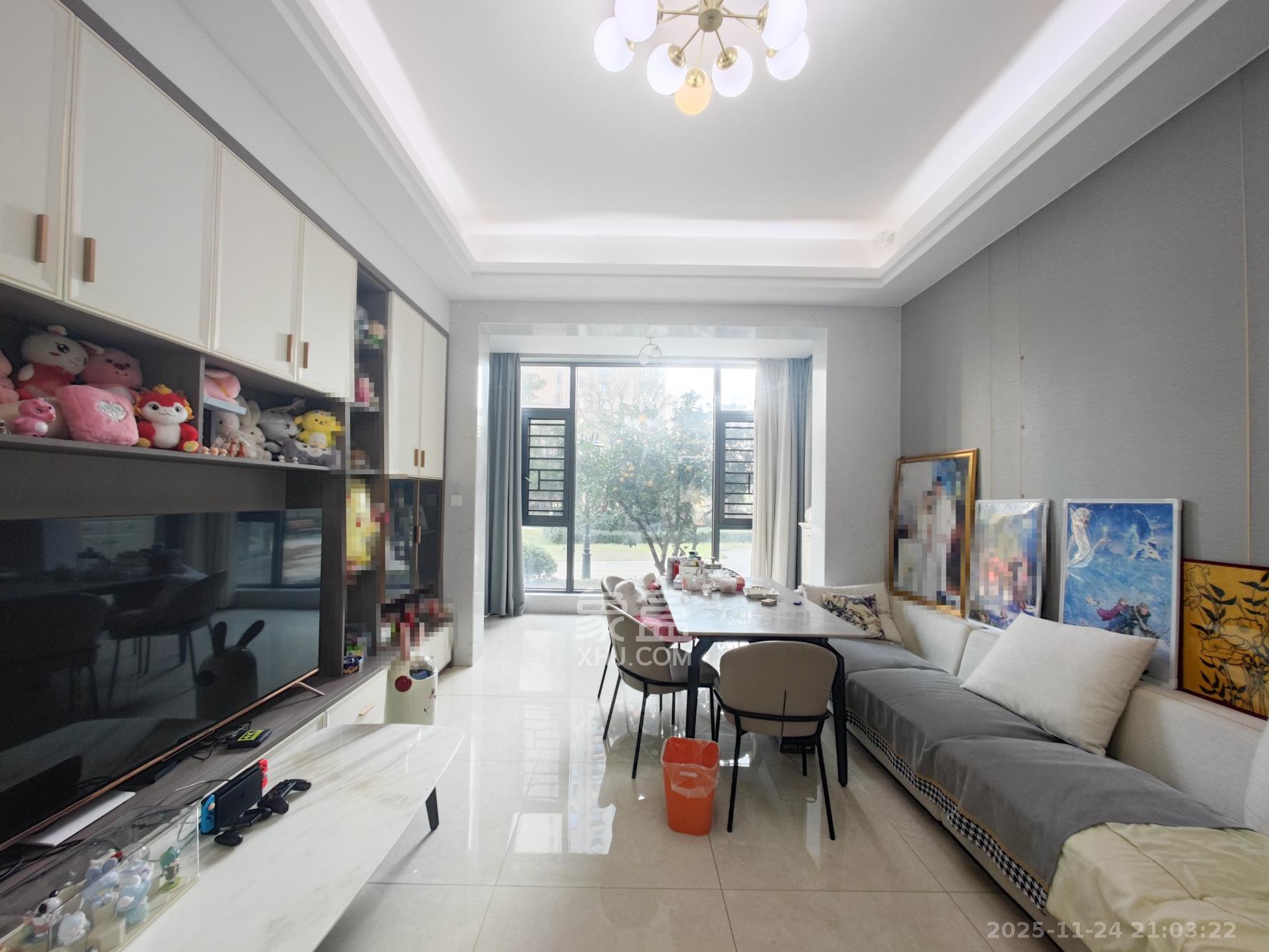 恒大上林苑 4室2厅2卫 140.0万 恒大上林苑 4室2厅2卫 140.0万客厅