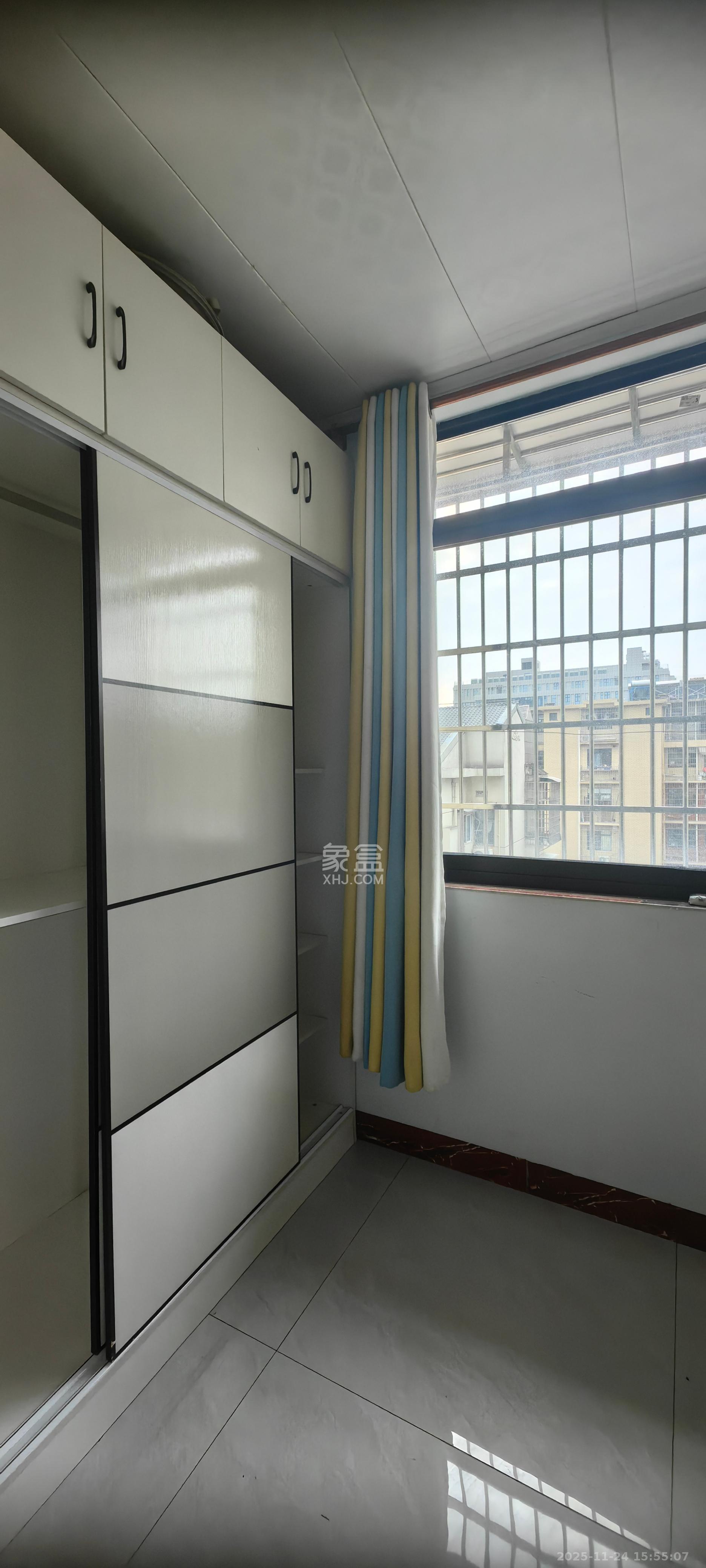 先福安置小区  1室1厅1卫    1700.0元/月室内图