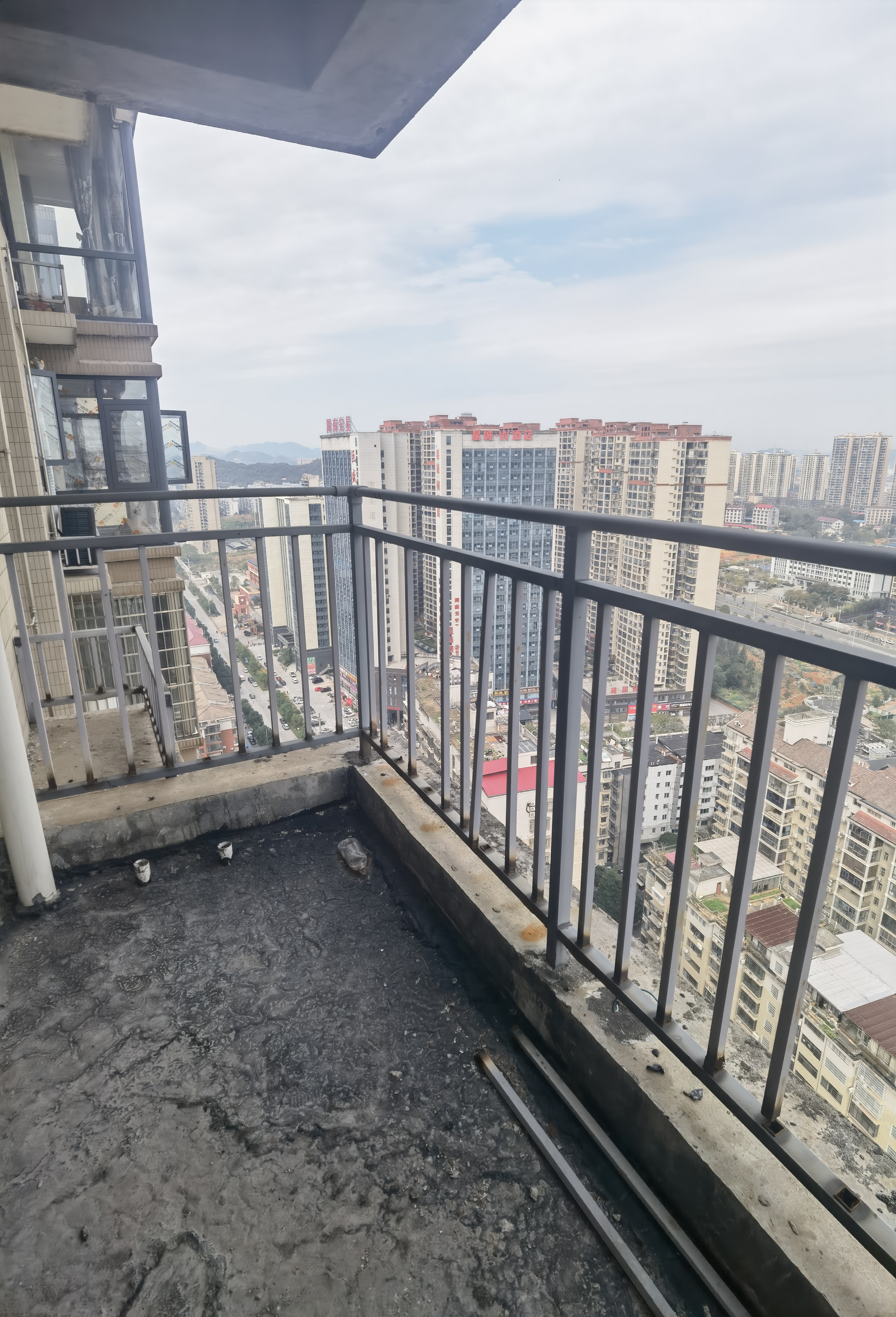 上和世家  3室2厅2卫    53.8万客厅