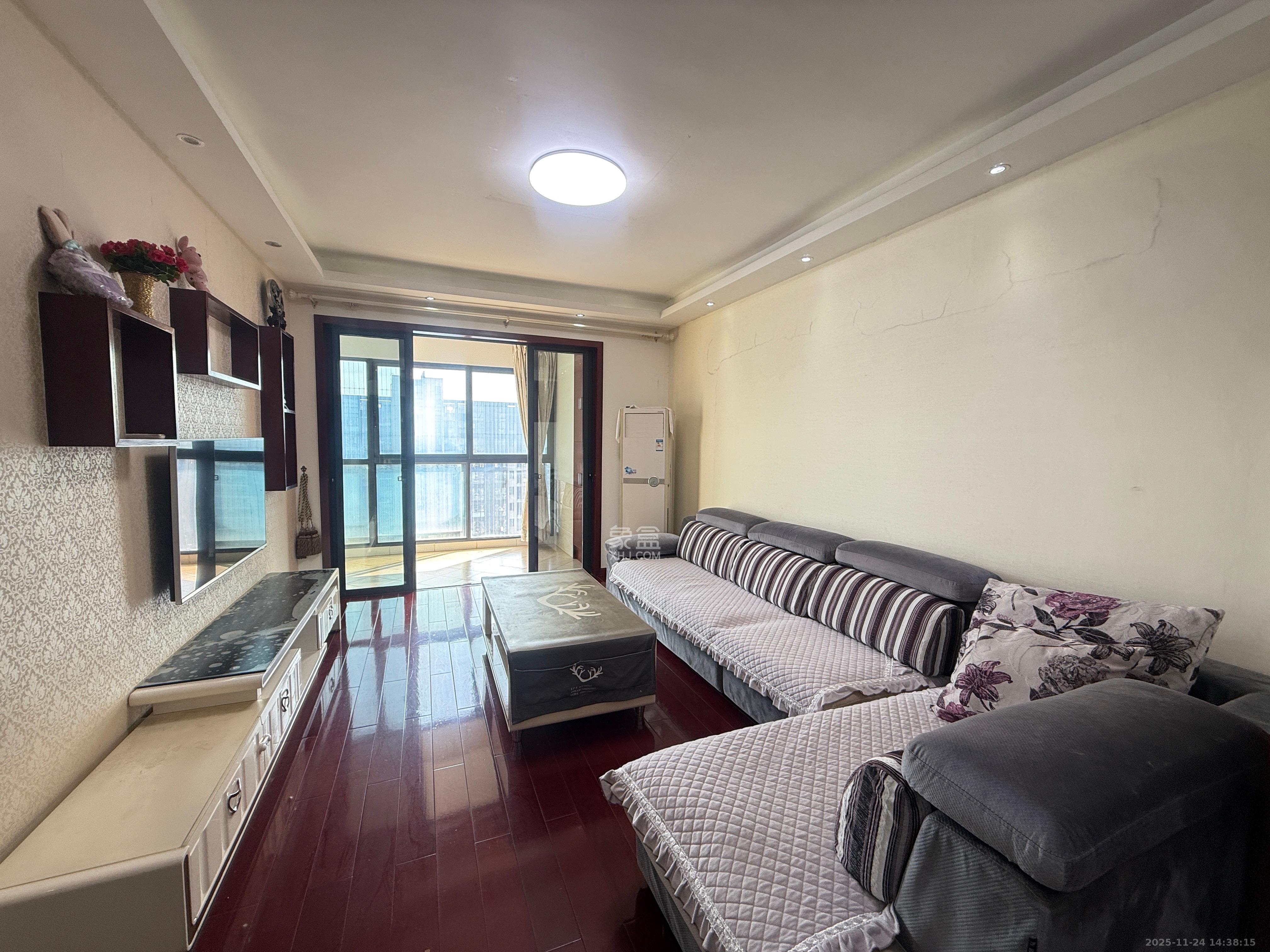 融科东南海  3室2厅1卫    2800.0元/月室内图