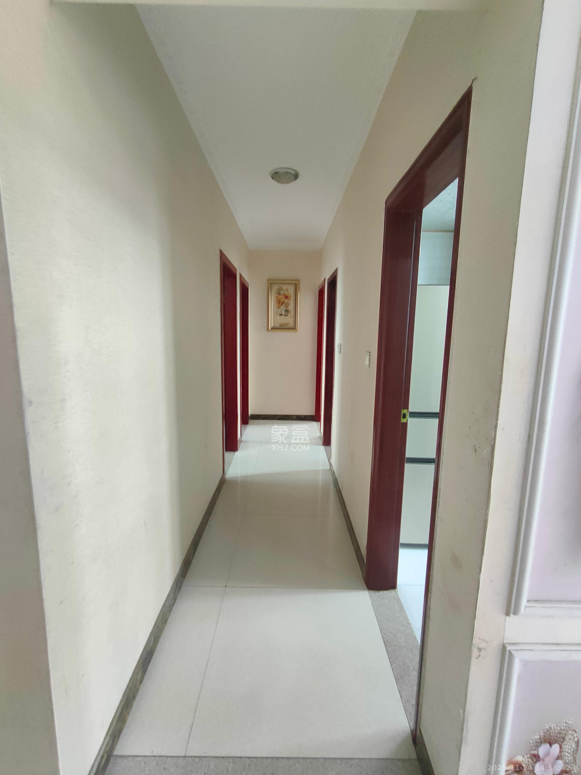 爵士湘  3室1厅1卫    1600.0元/月