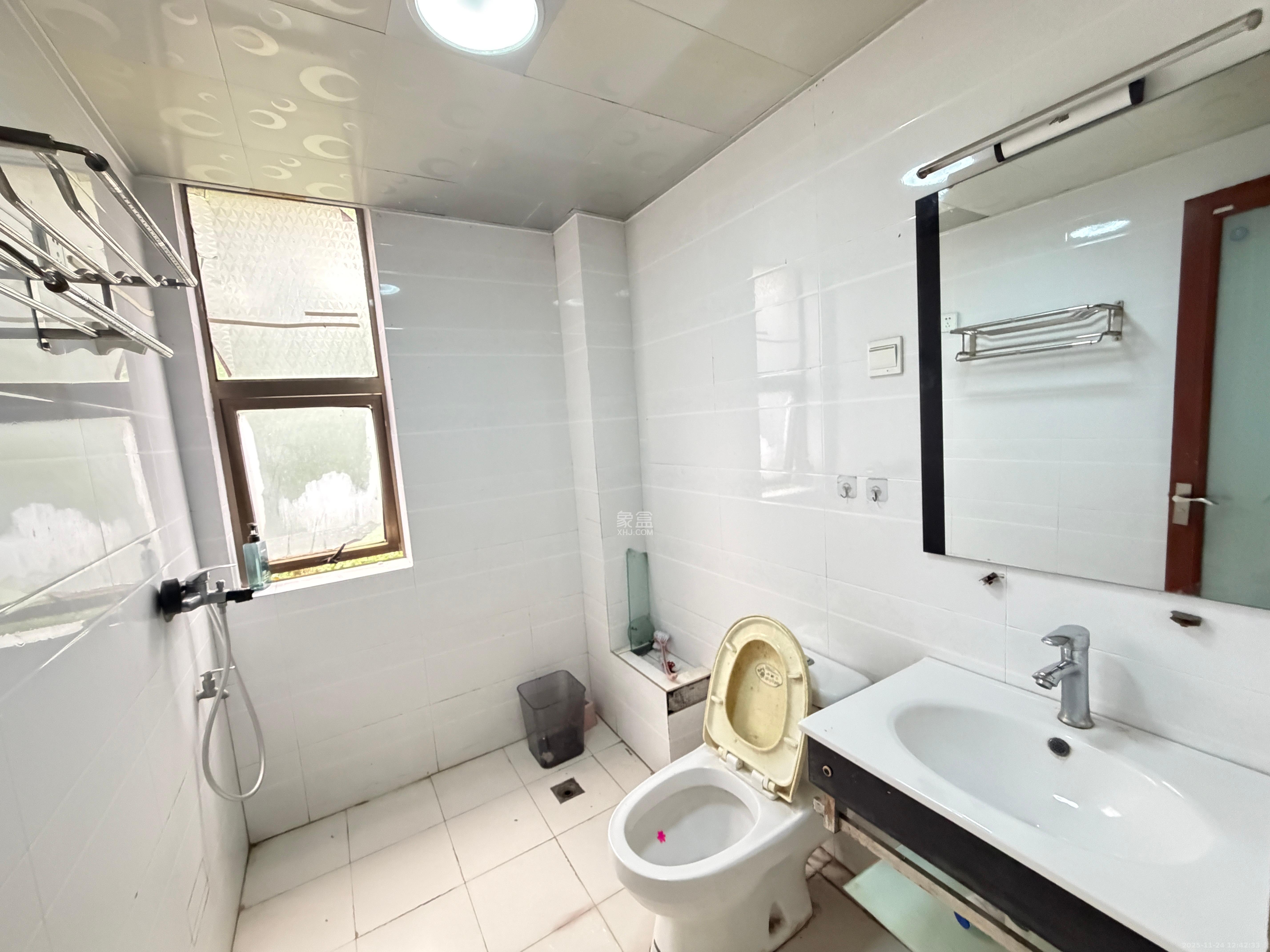 岳泰理想城  3室2厅1卫    2200.0元/月室内图