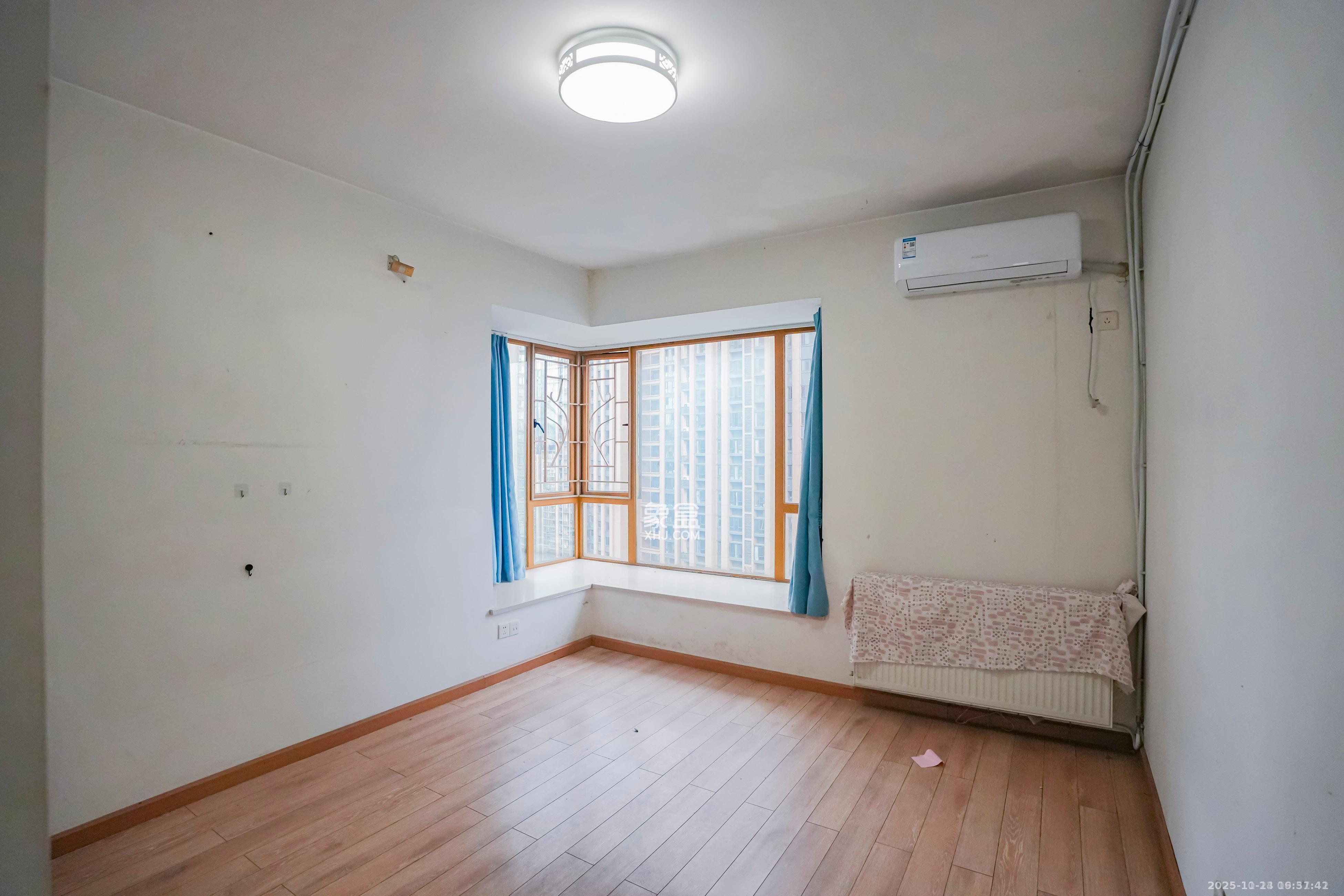 天健芙蓉盛世一期  3室2厅1卫    3500.0元/月室内图