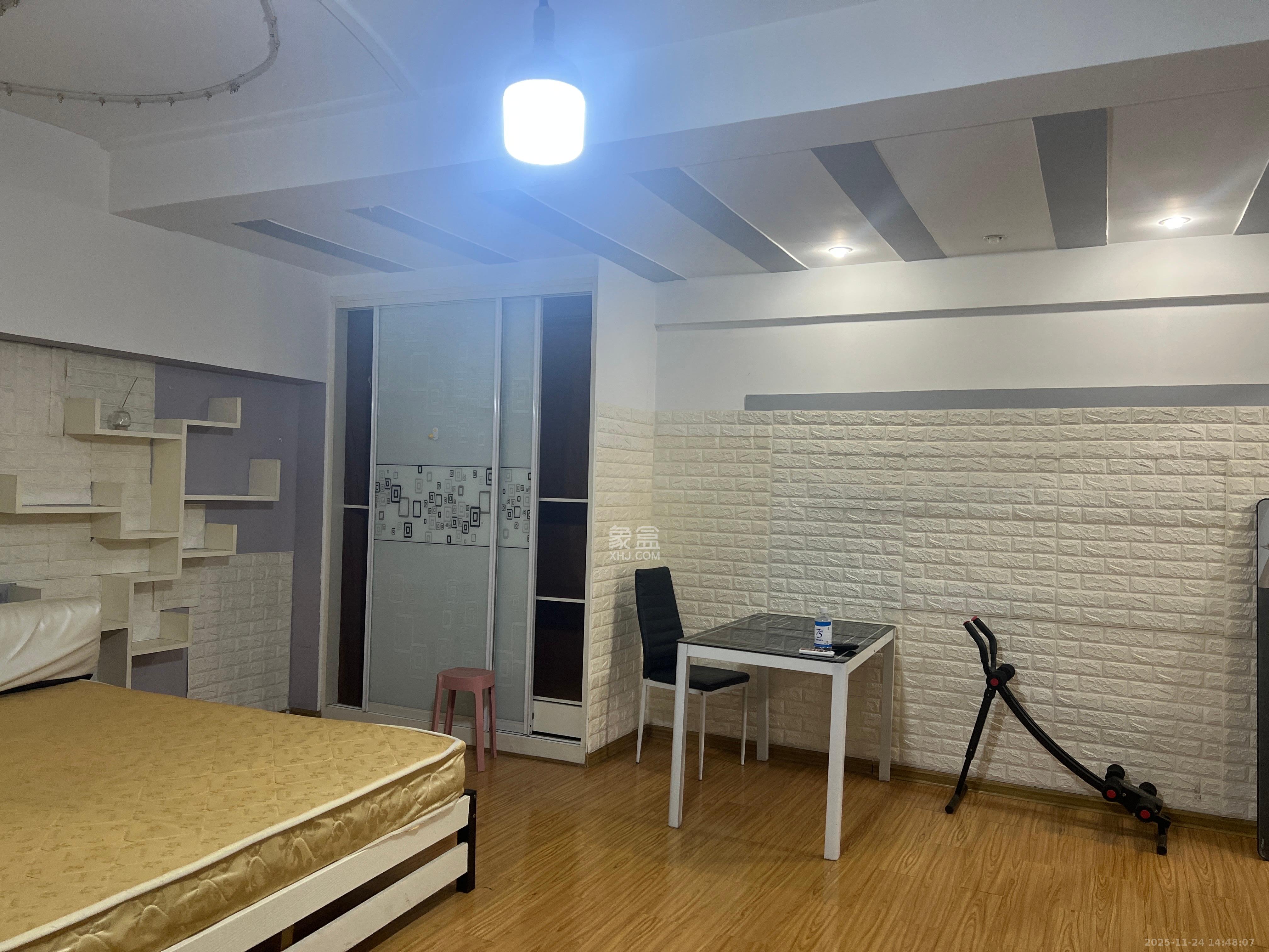 摩天一号  1室1厅1卫    1600.0元/月室内图