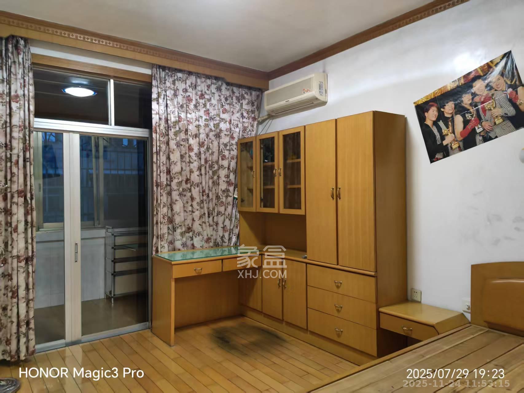 湘农桥社区  3室2厅2卫    2400.0元/月室内图