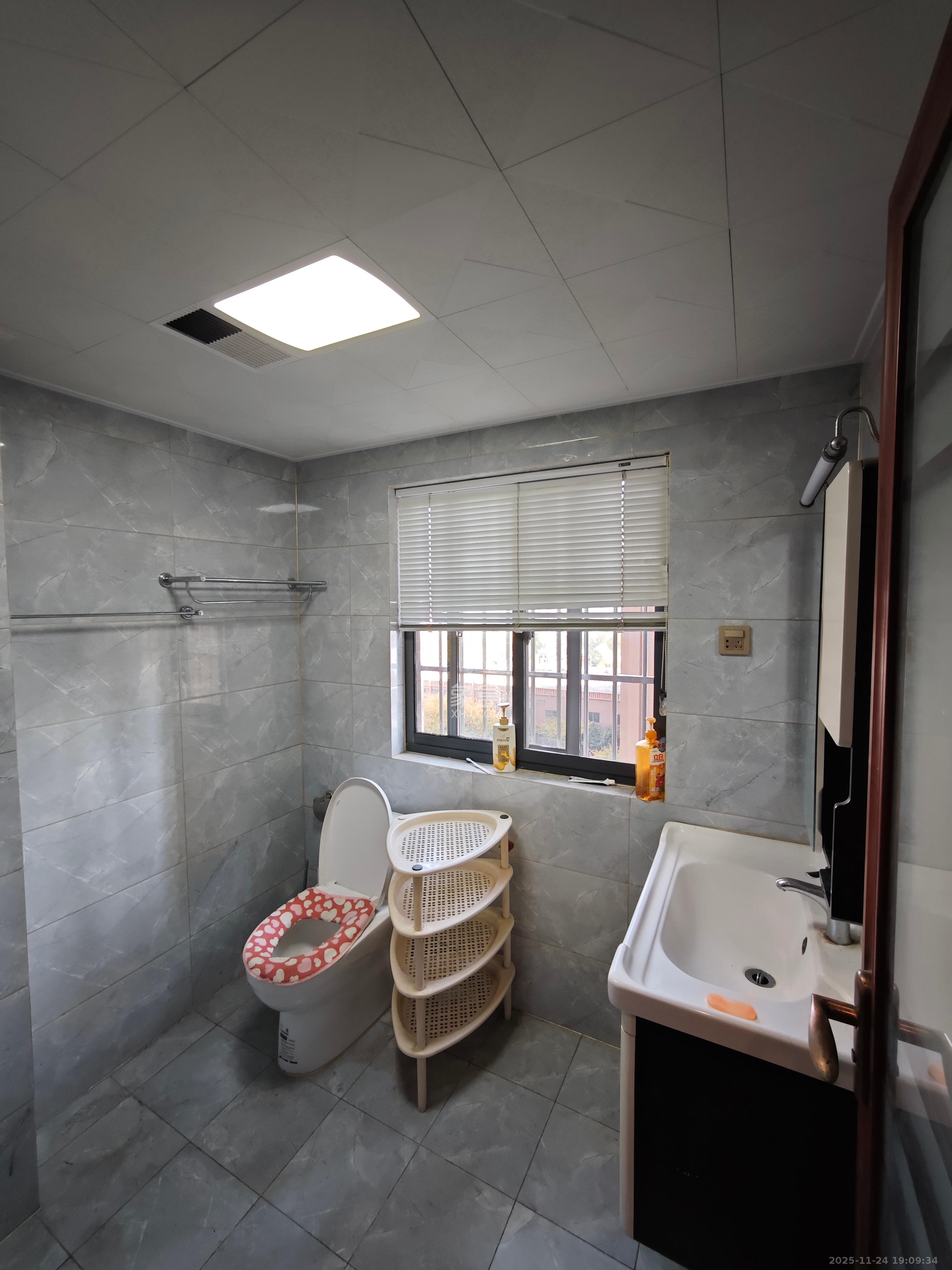 高林仕家 4室2厅2卫 2700.0元/月 高林仕家 4室2厅2卫 2700.0元/月室内图