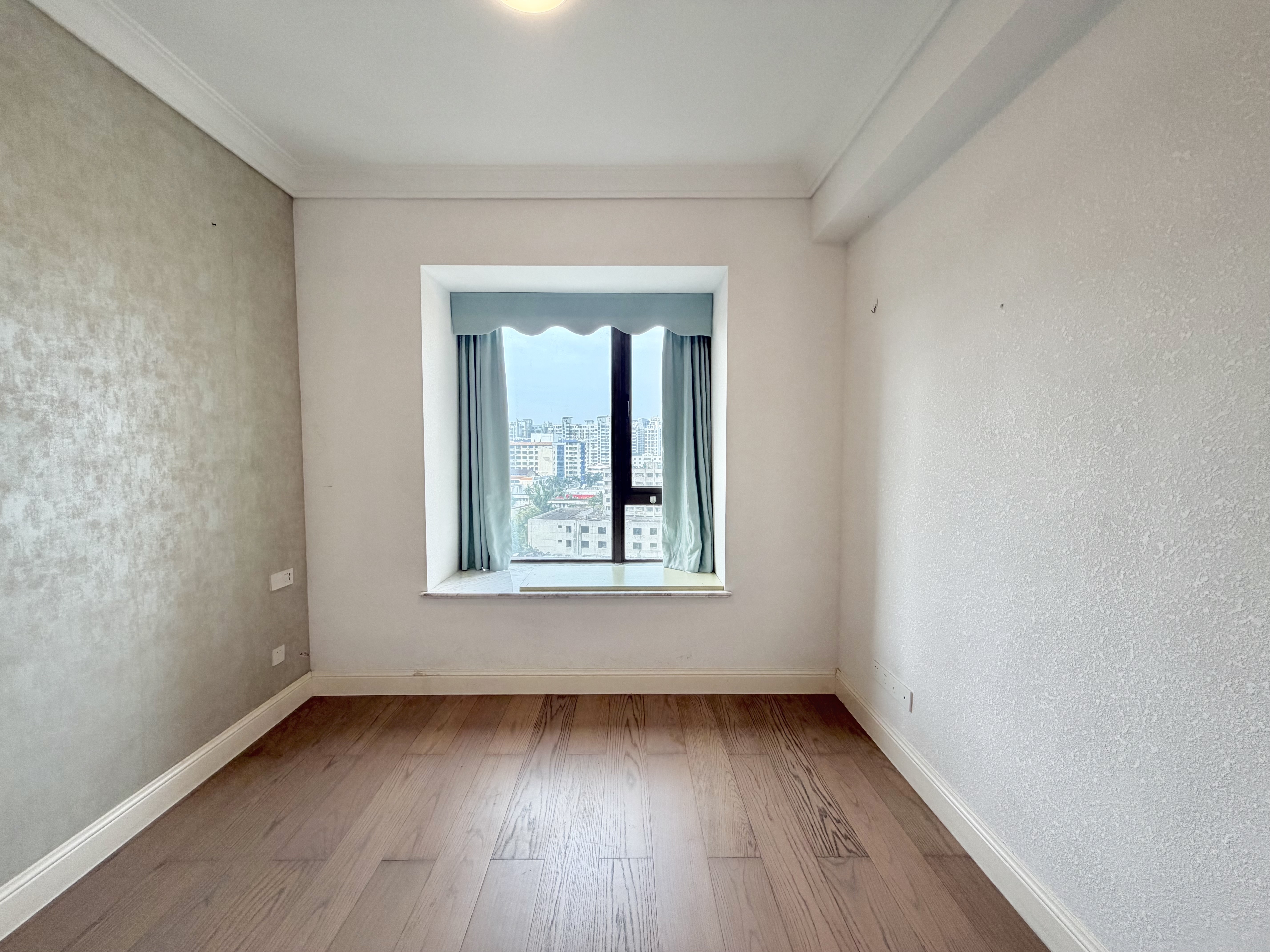 海航豪庭北苑 5室2厅3卫 520.0万 海航豪庭北苑 5室2厅3卫 520.0万客厅