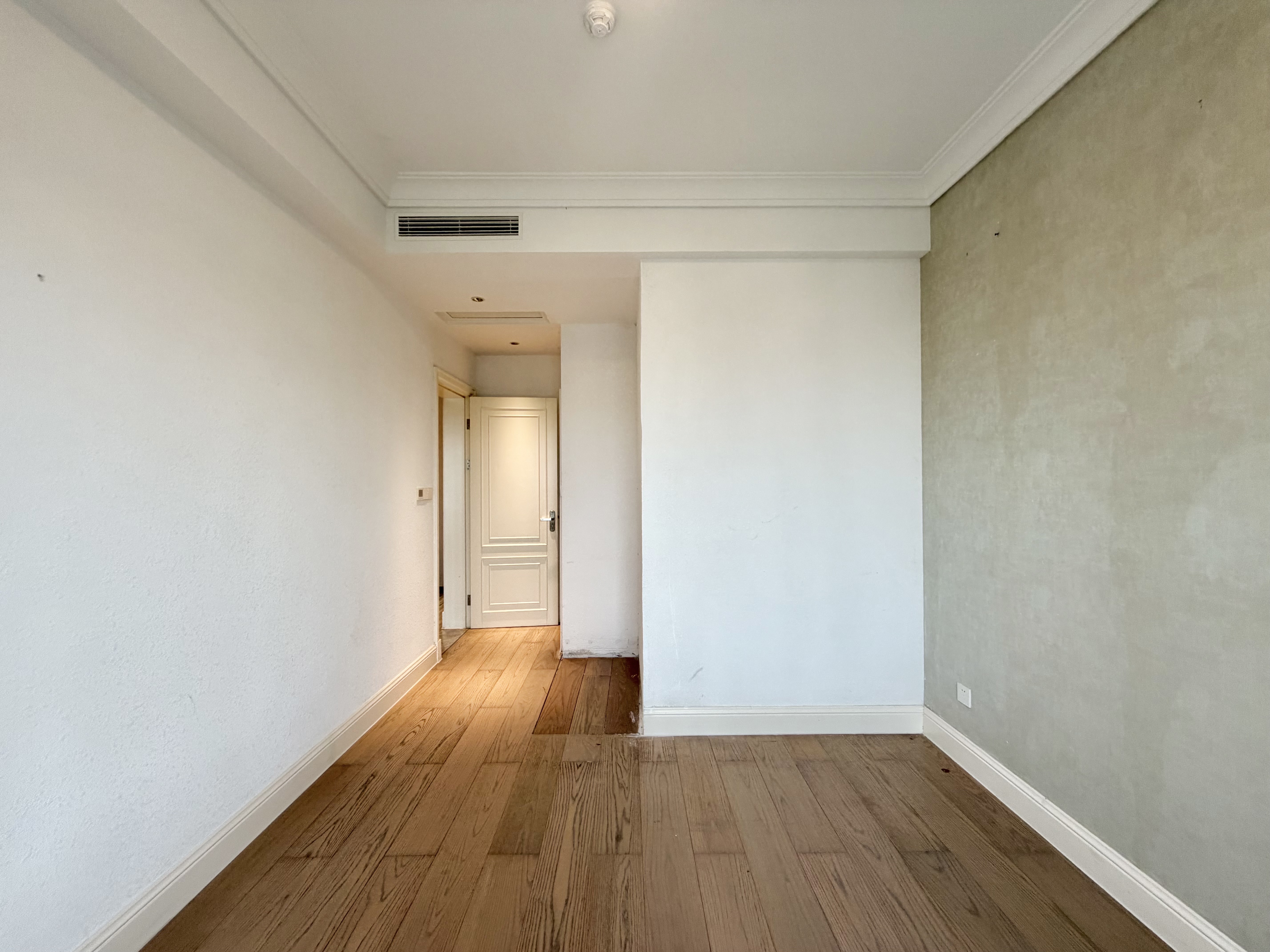 海航豪庭北苑 5室2厅3卫 520.0万 海航豪庭北苑 5室2厅3卫 520.0万客厅