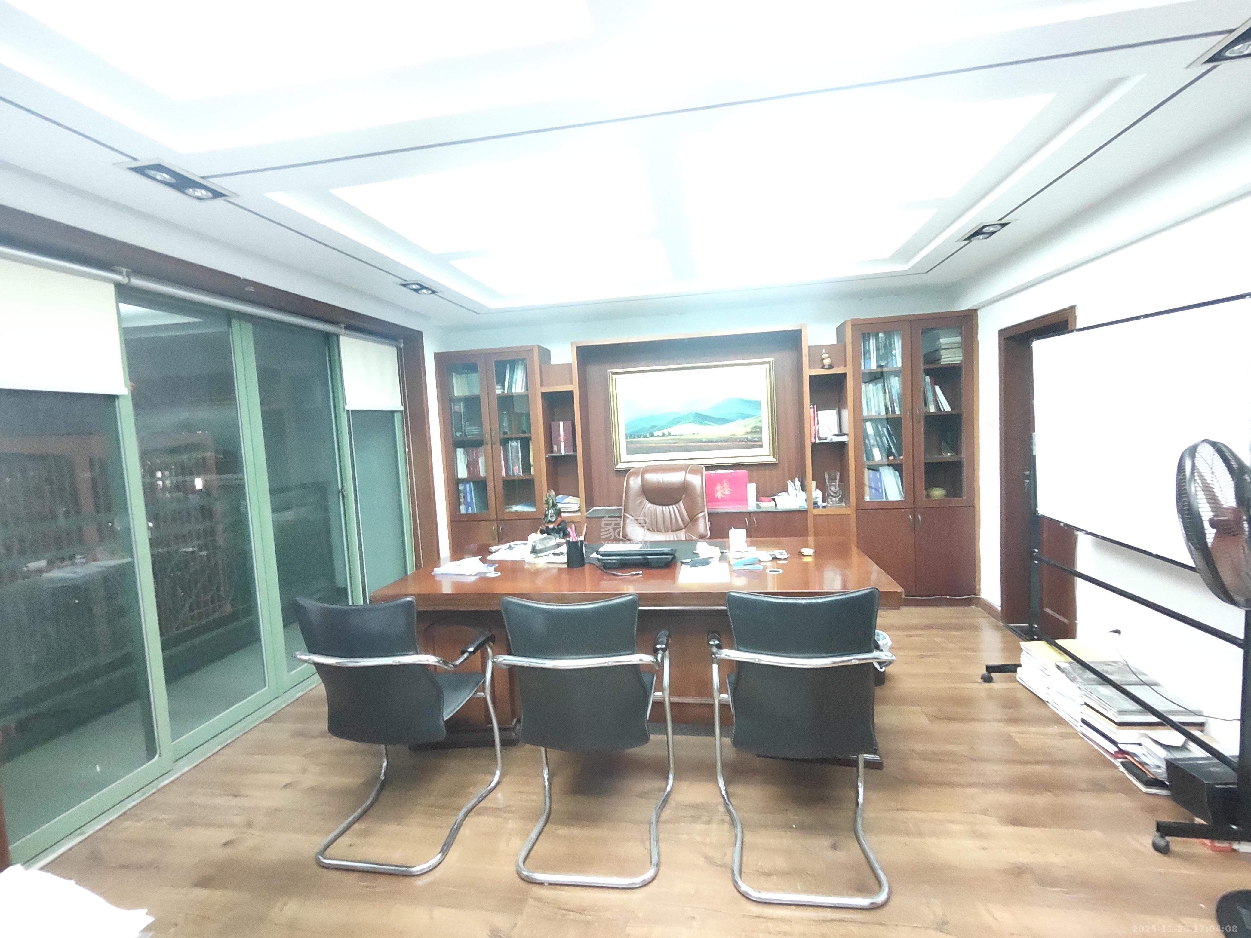 香格里嘉园 4室2厅1卫 4000.0元/月 香格里嘉园 4室2厅1卫 4000.0元/月室内图