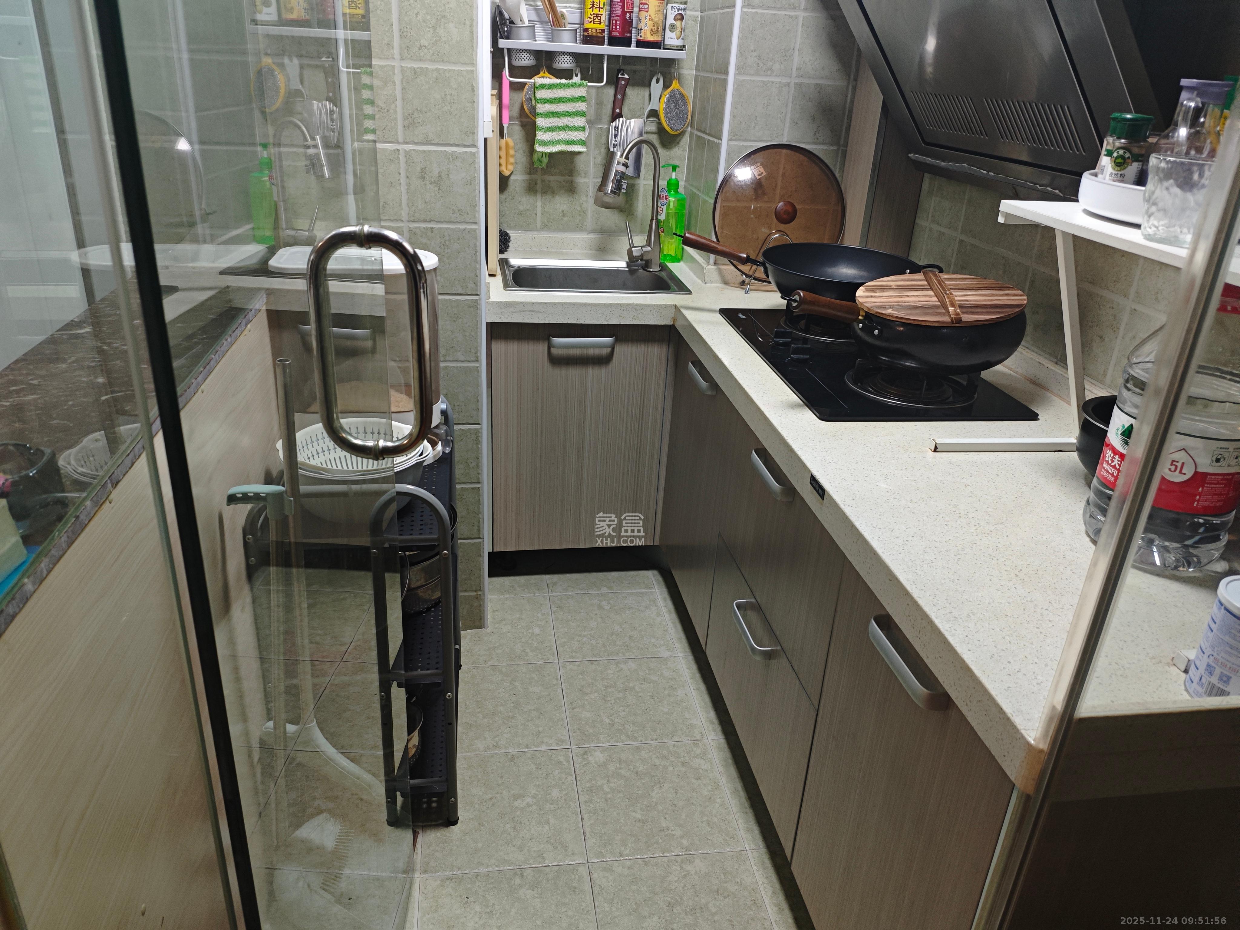 东怡外国（南湖一号)  1室1厅1卫    1900.0元/月室内图