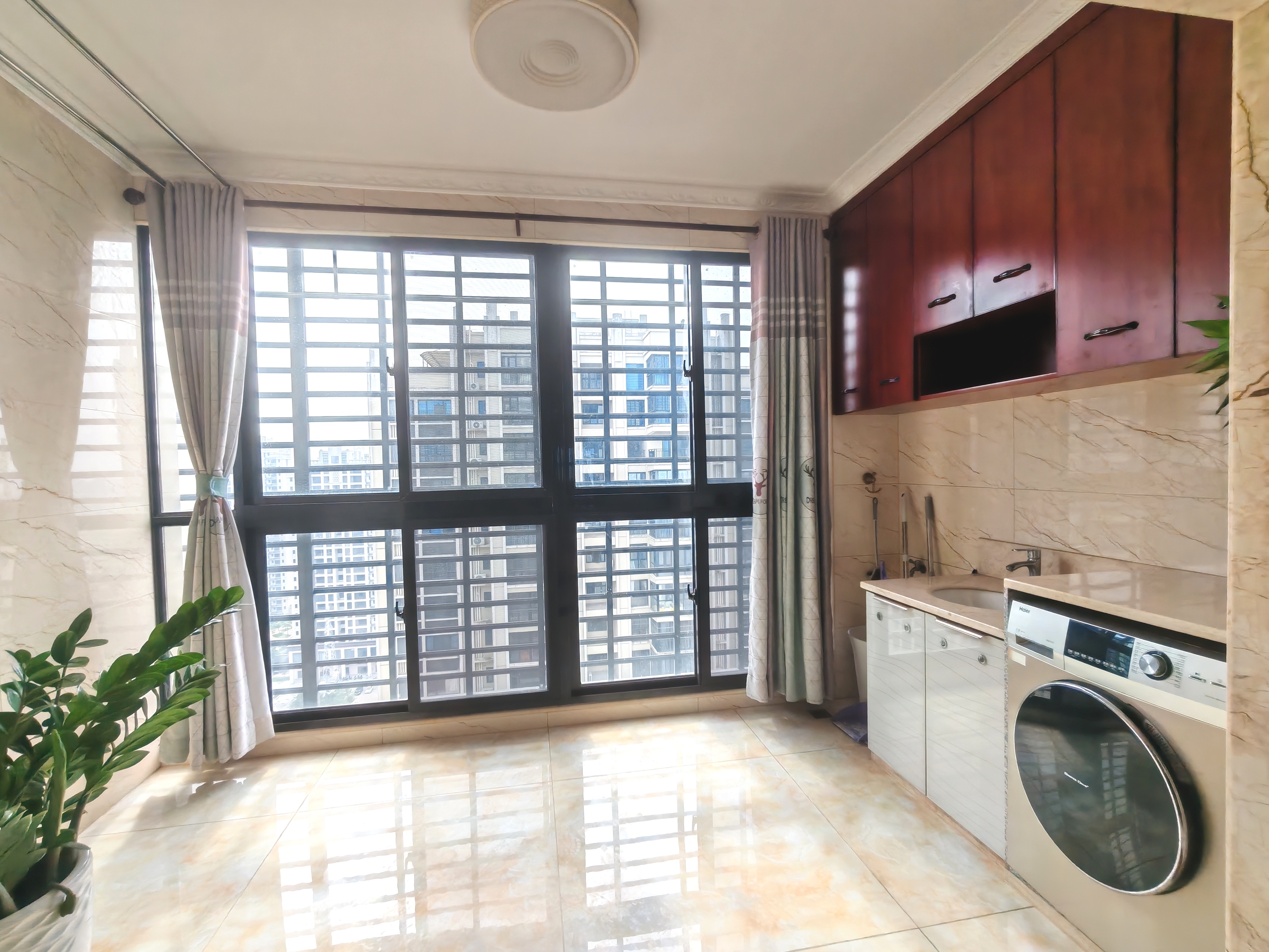 椰海家园一期  3室2厅2卫    3200.0元/月室内图