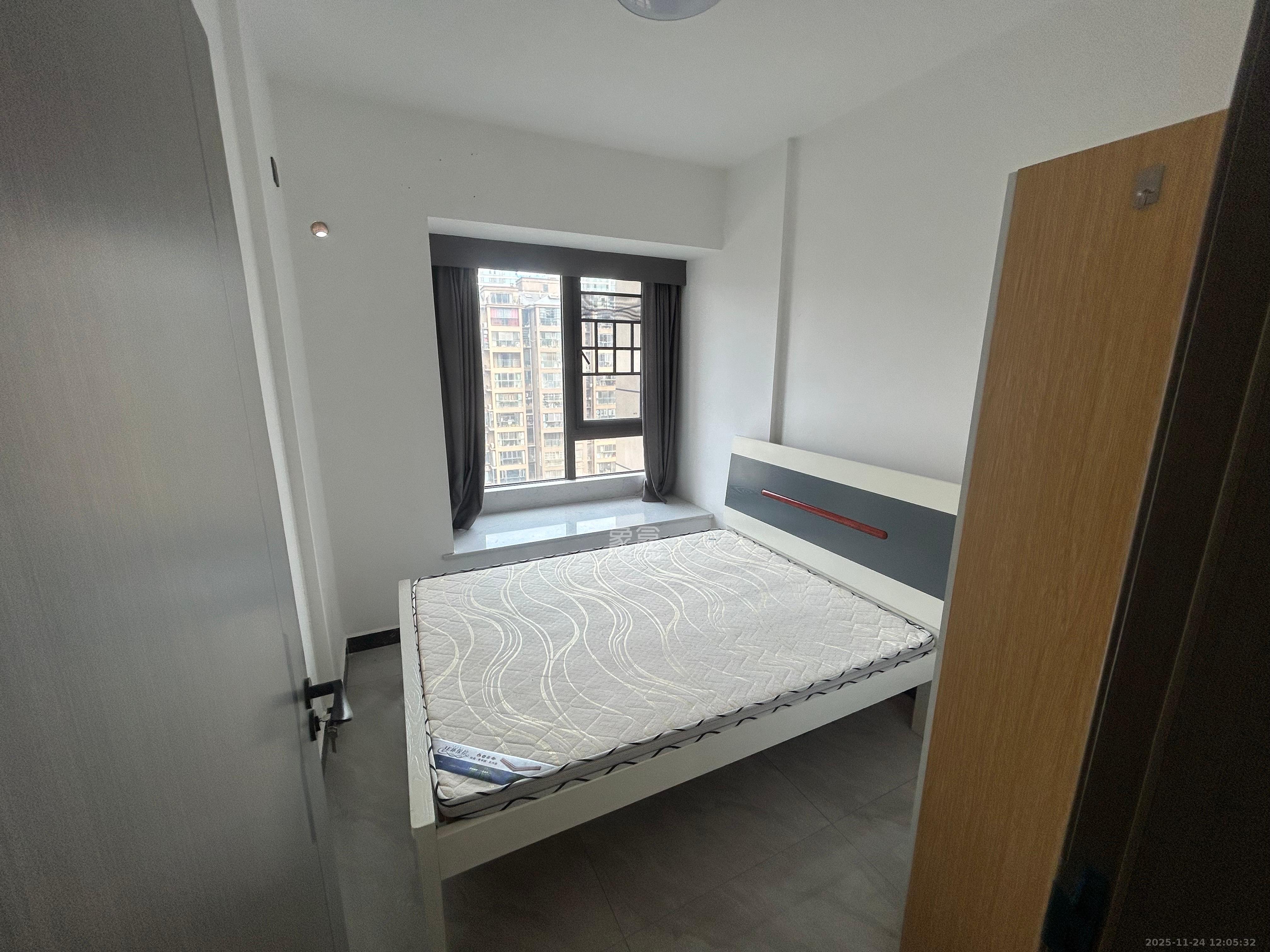 龙湖春江悦茗  4室2厅2卫    3500.0元/月室内图