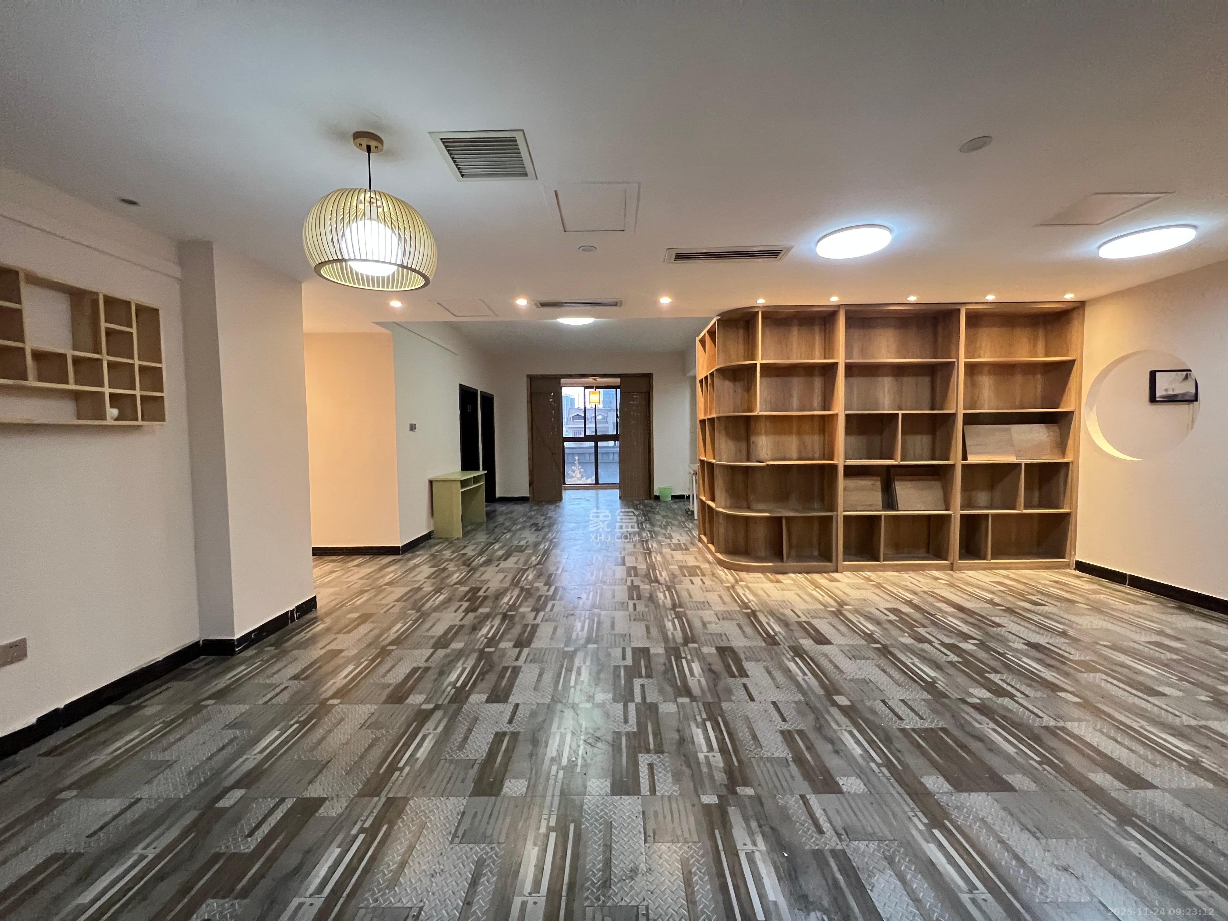 华晨国际公馆  5室2厅1卫    7500.0元/月室内图