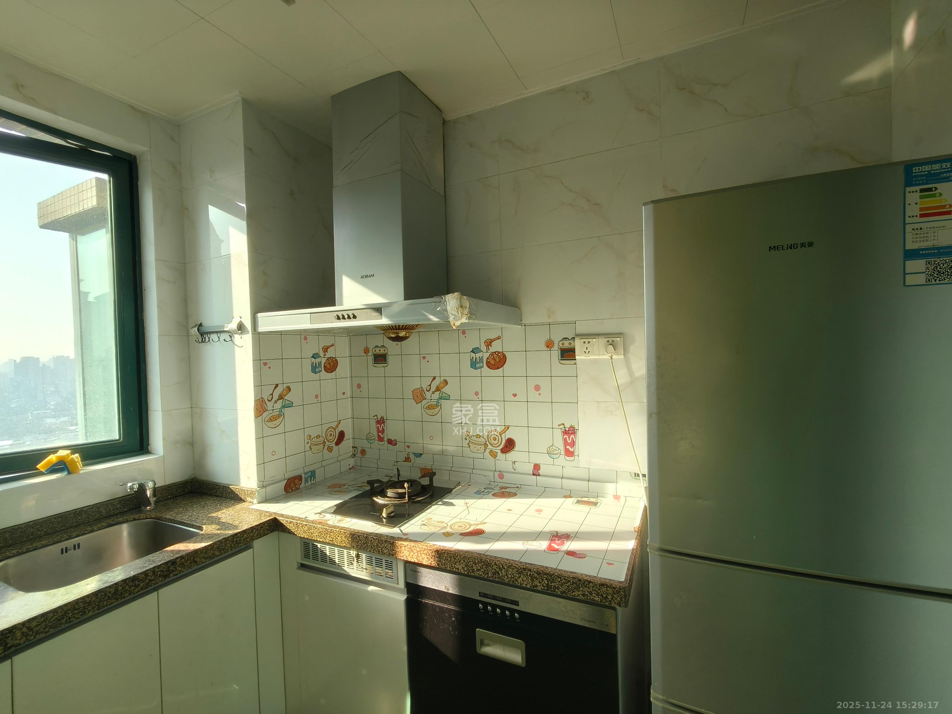 恒大翡翠华庭  1室1厅1卫    1050.0元/月室内图