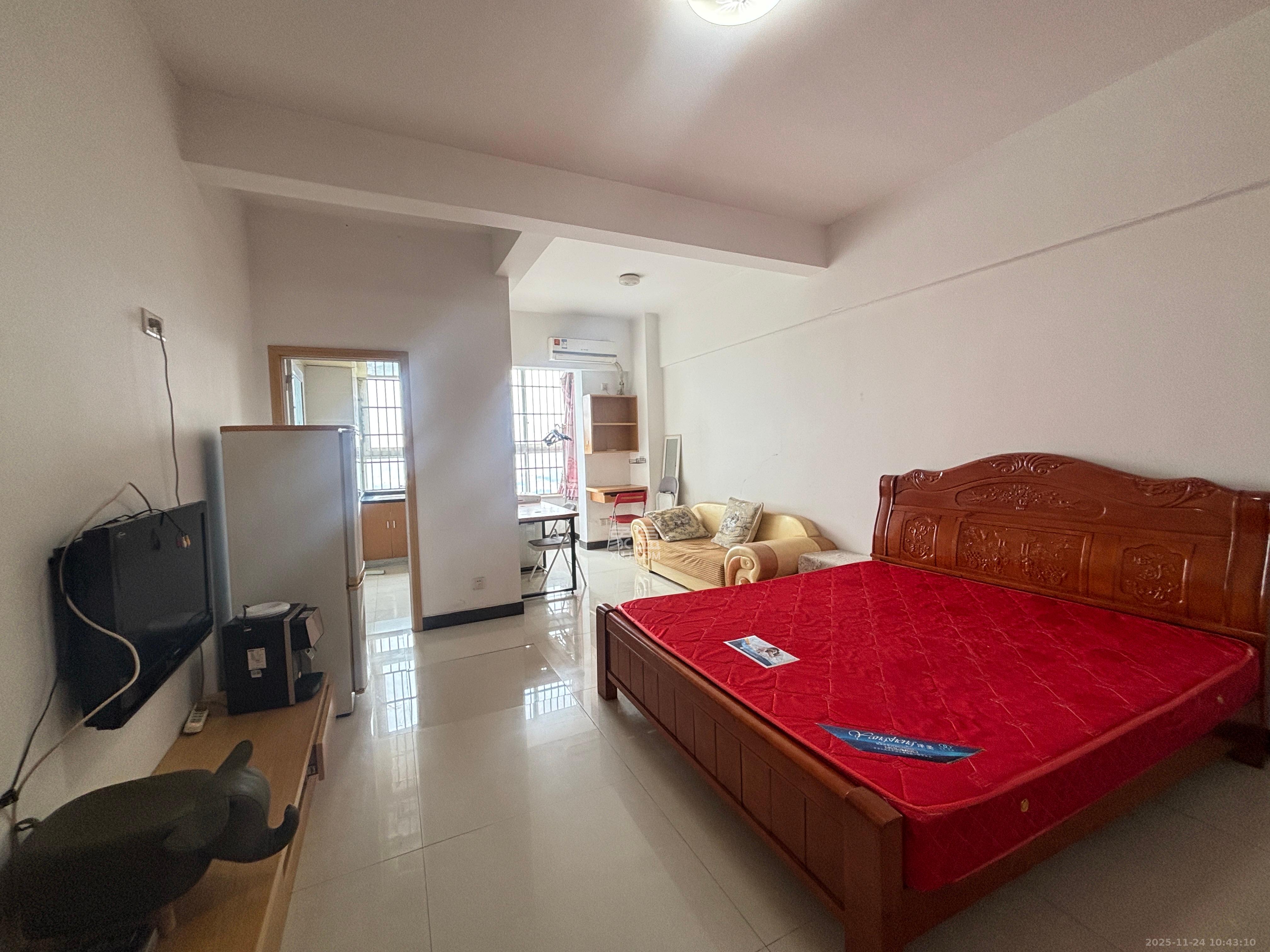 香槟小镇(香槟花苑）  1室1厅1卫    1100.0元/月室内图