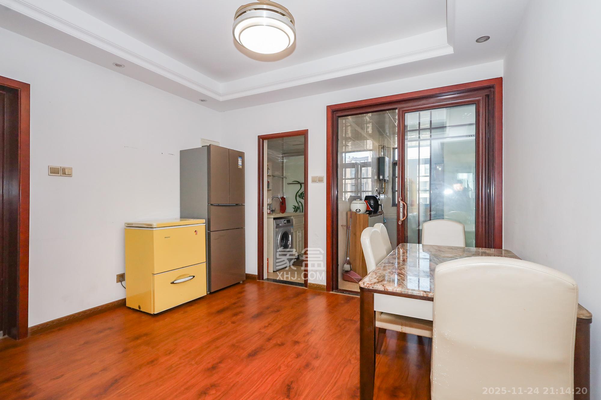 八方小区C区  3室2厅2卫    360.0万其他