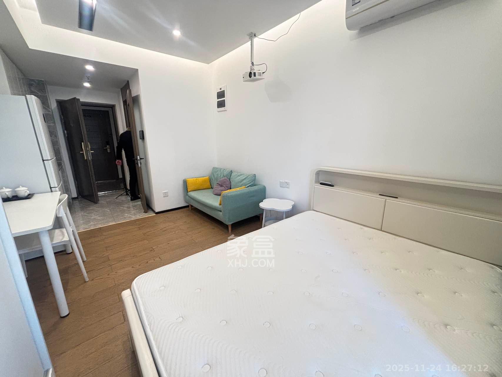 万科金色梦想D区  1室1厅1卫    1600.0元/月室内图