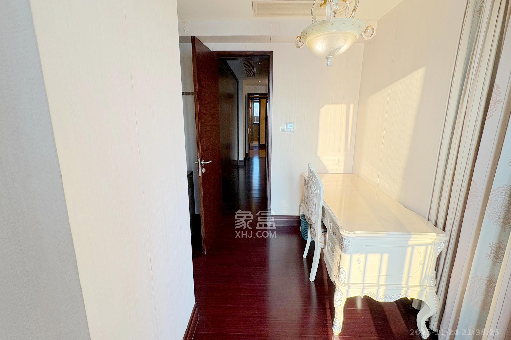 华远华中心  4室2厅5卫    600.0万其他