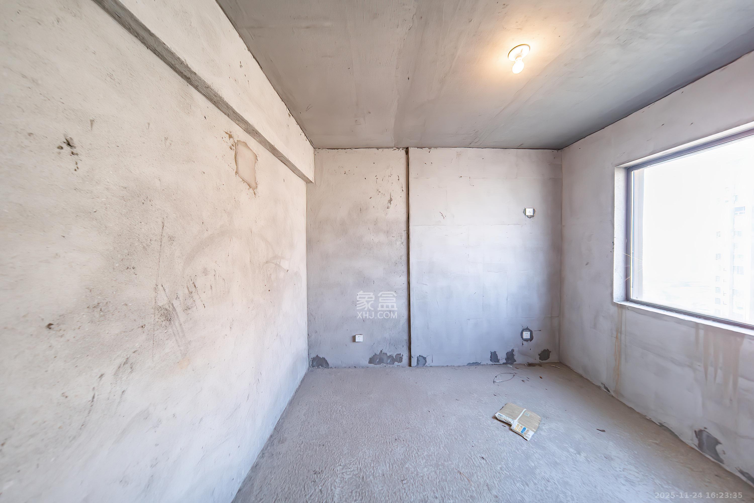 上园商住小区  4室2厅2卫    130.0万卧室