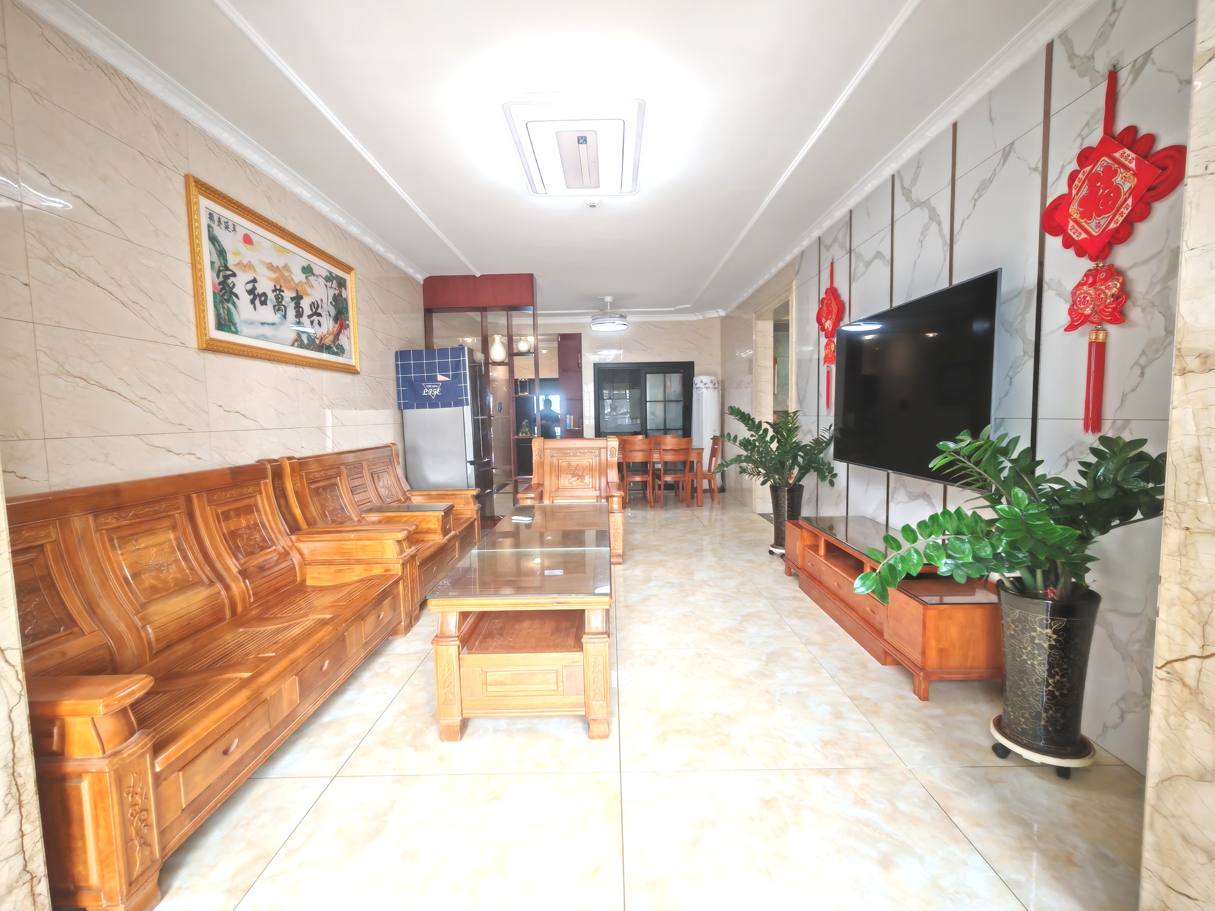 椰海家园一期  3室2厅2卫    3200.0元/月