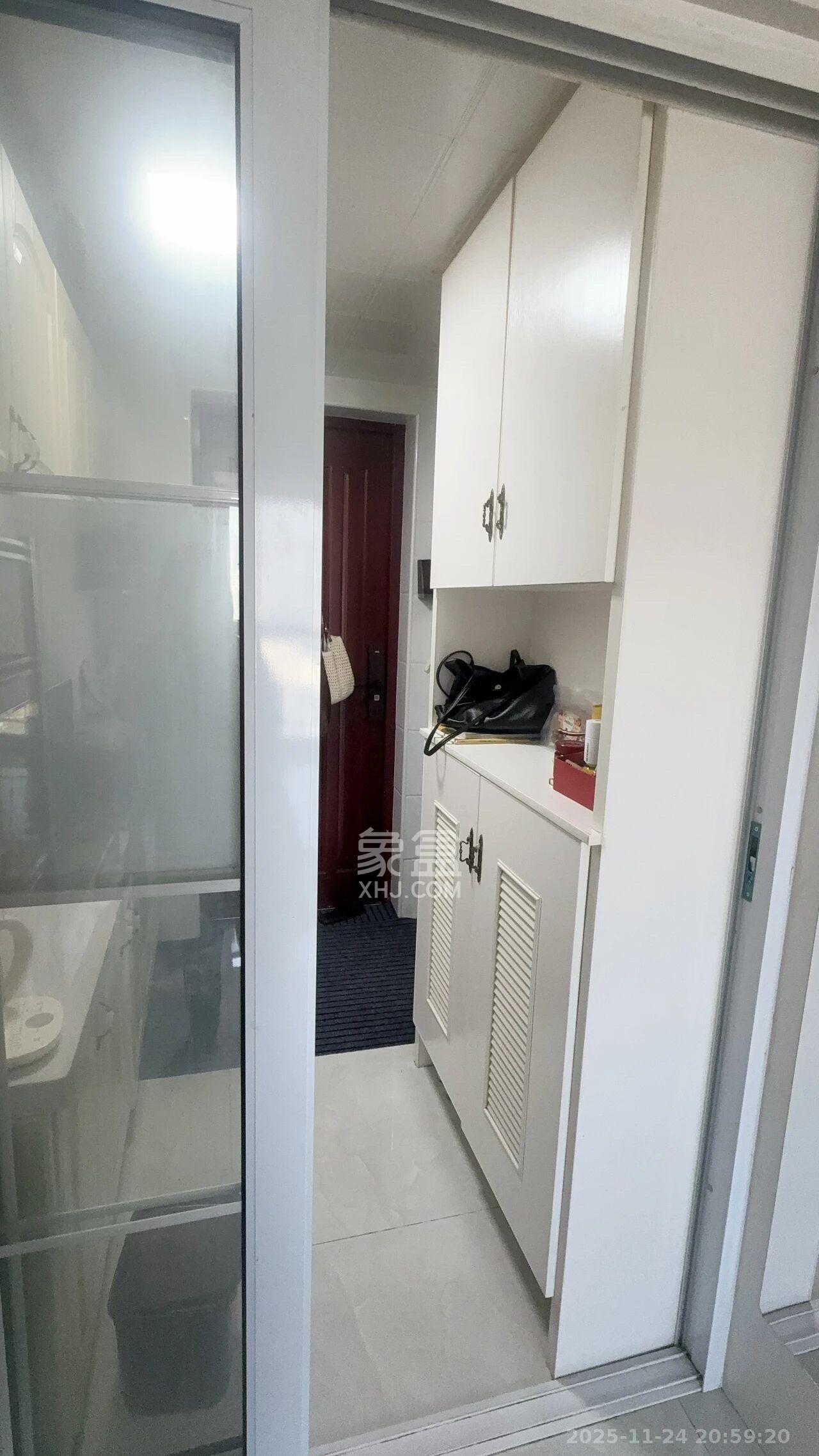 京武浪琴山一、二期 1室1厅1卫 1500.0元/月 京武浪琴山一、二期 1室1厅1卫 1500.0元/月室内图