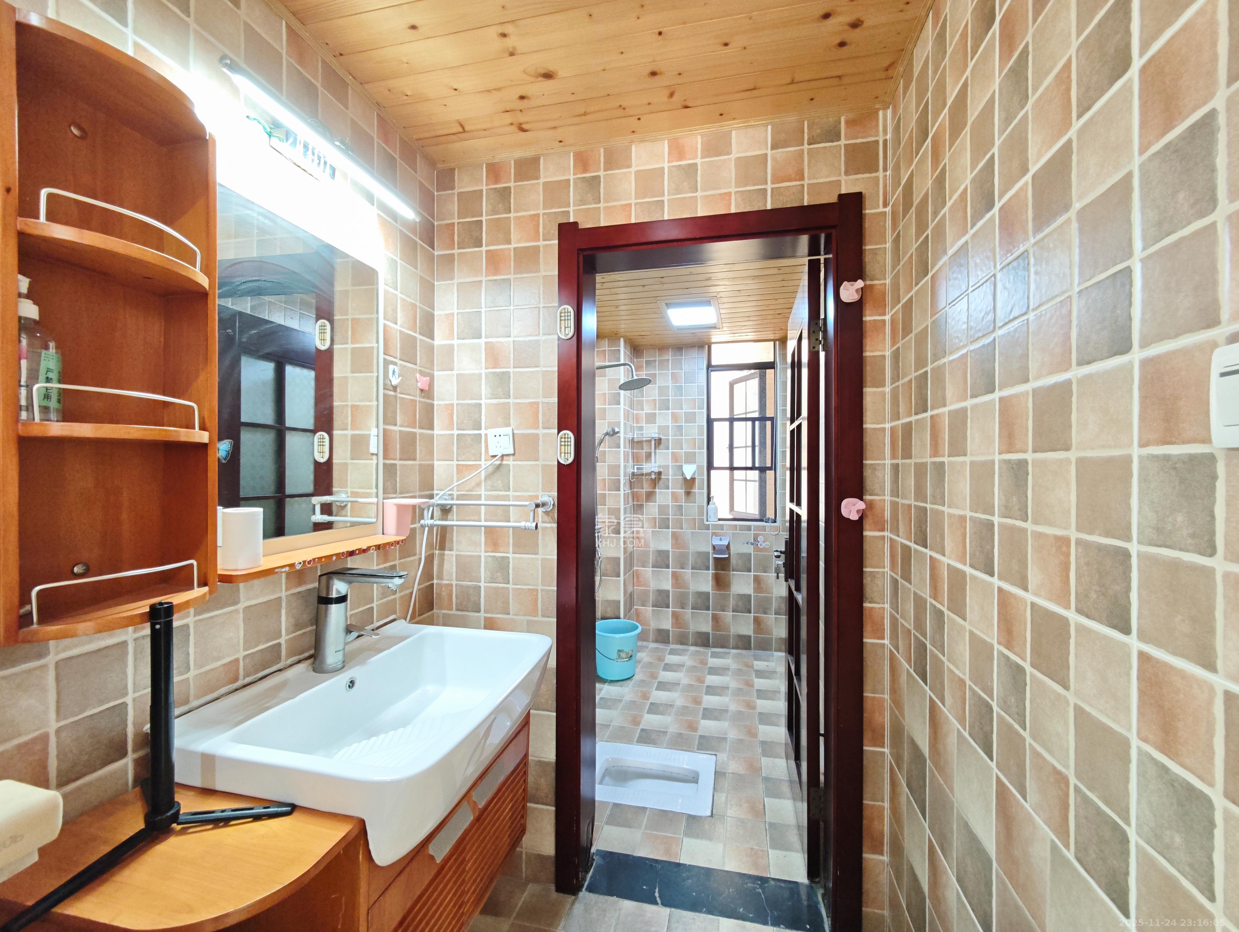 宏聚地中海 3室2厅2卫 86.0万 宏聚地中海 3室2厅2卫 86.0万卫生间